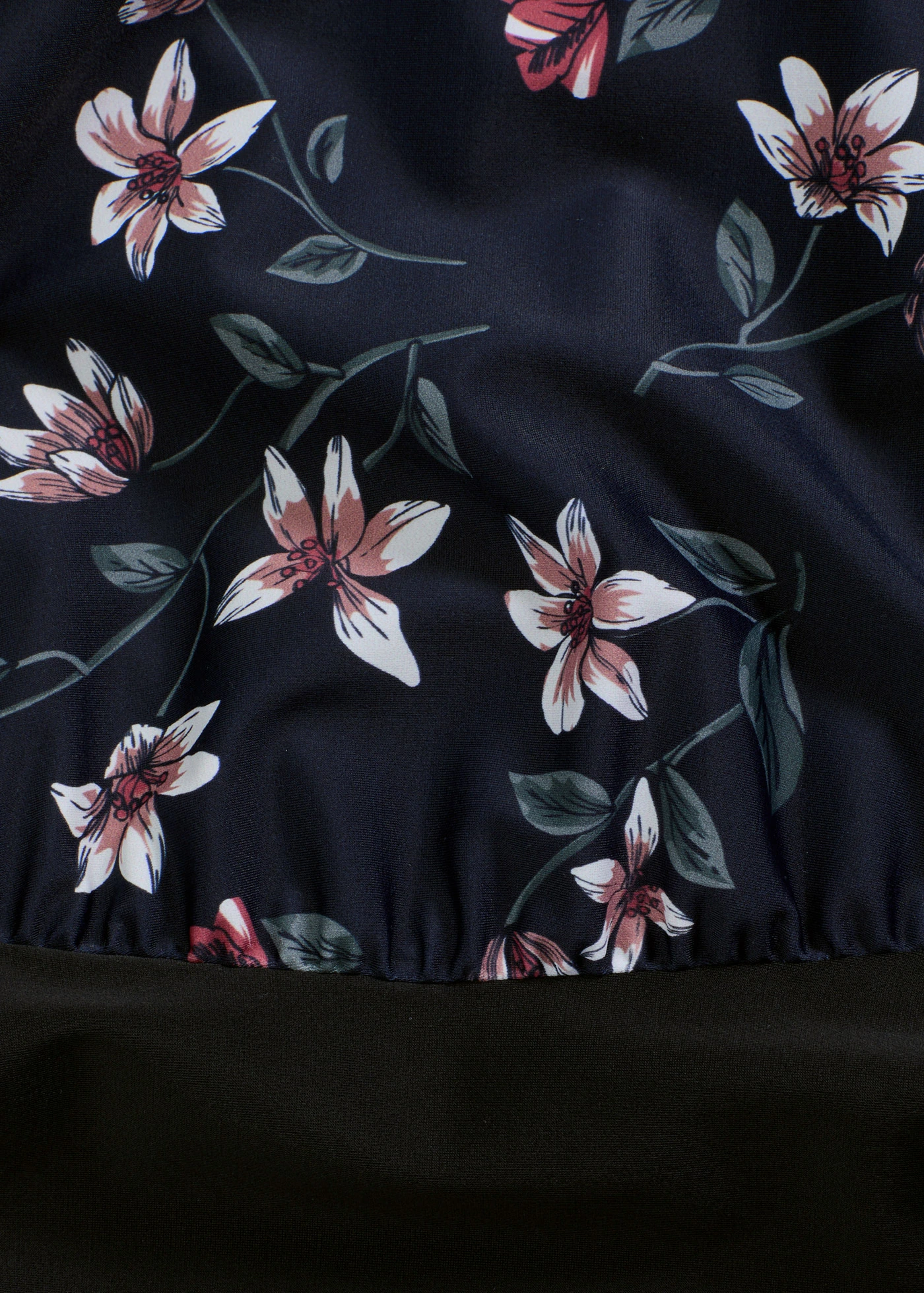 Badpak met gerecycled polyamide • diepblauw gebloemd • bonprix online shop