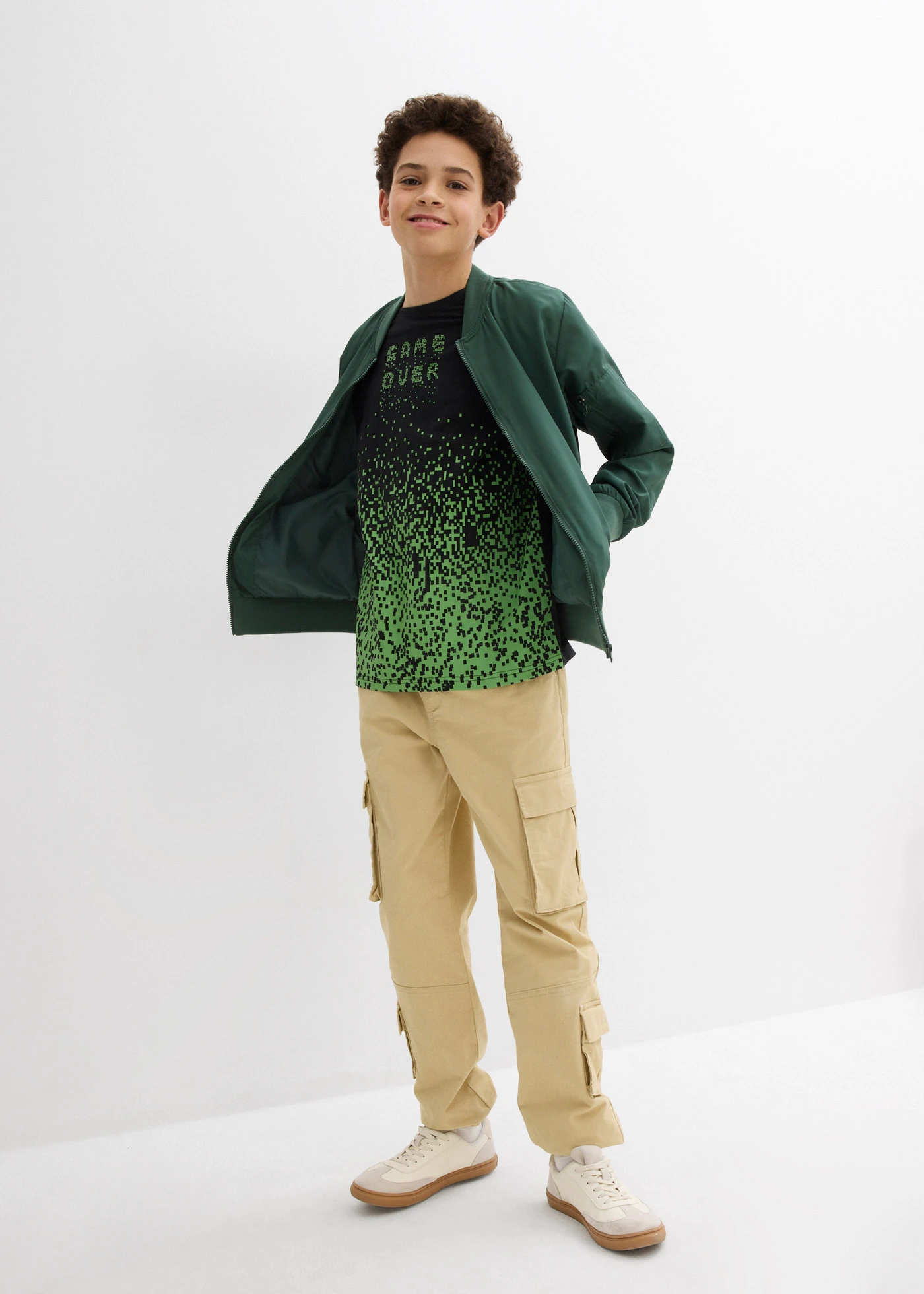 Tricou din bumbac organic 100% • negru/verde-mușchi mat imprimeu grafic • magazin bonprix