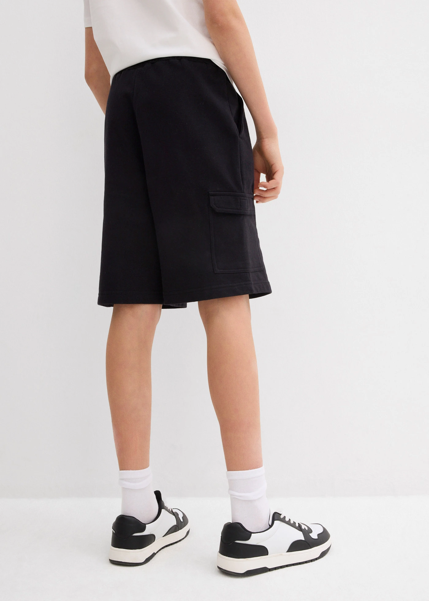 Szabadidős bermuda cargo zseekkel és tiszta bio-pamutból • fekete • bonprix áruház