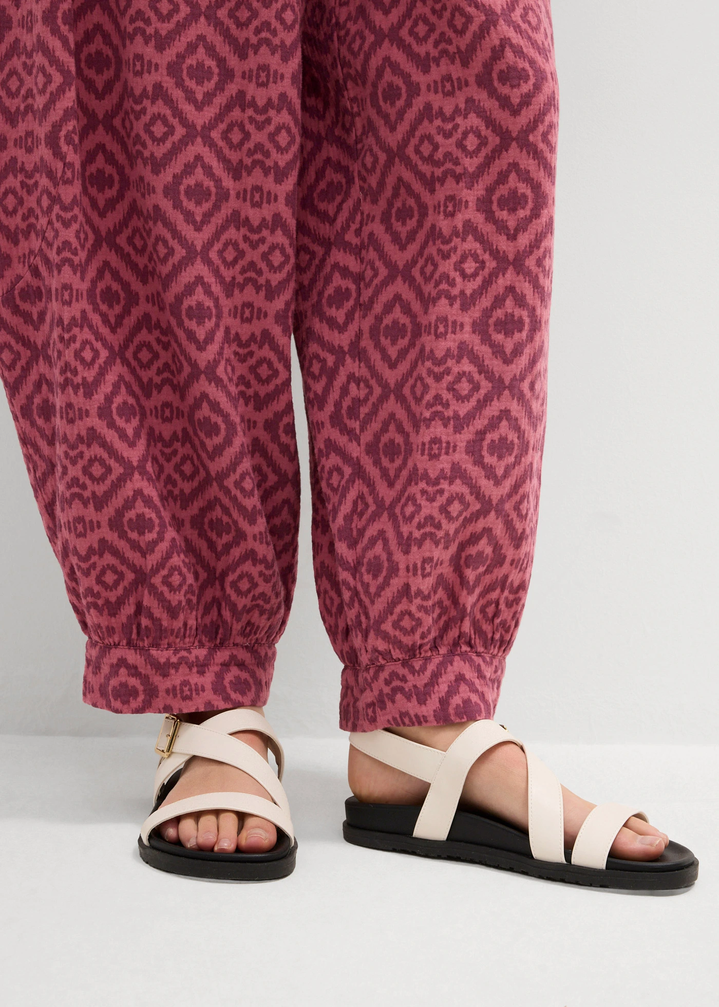 Pantaloni bufanți 100% din bumbac • mov-afină mat/mov sorbet cu imprimeu grafic • magazin bonprix