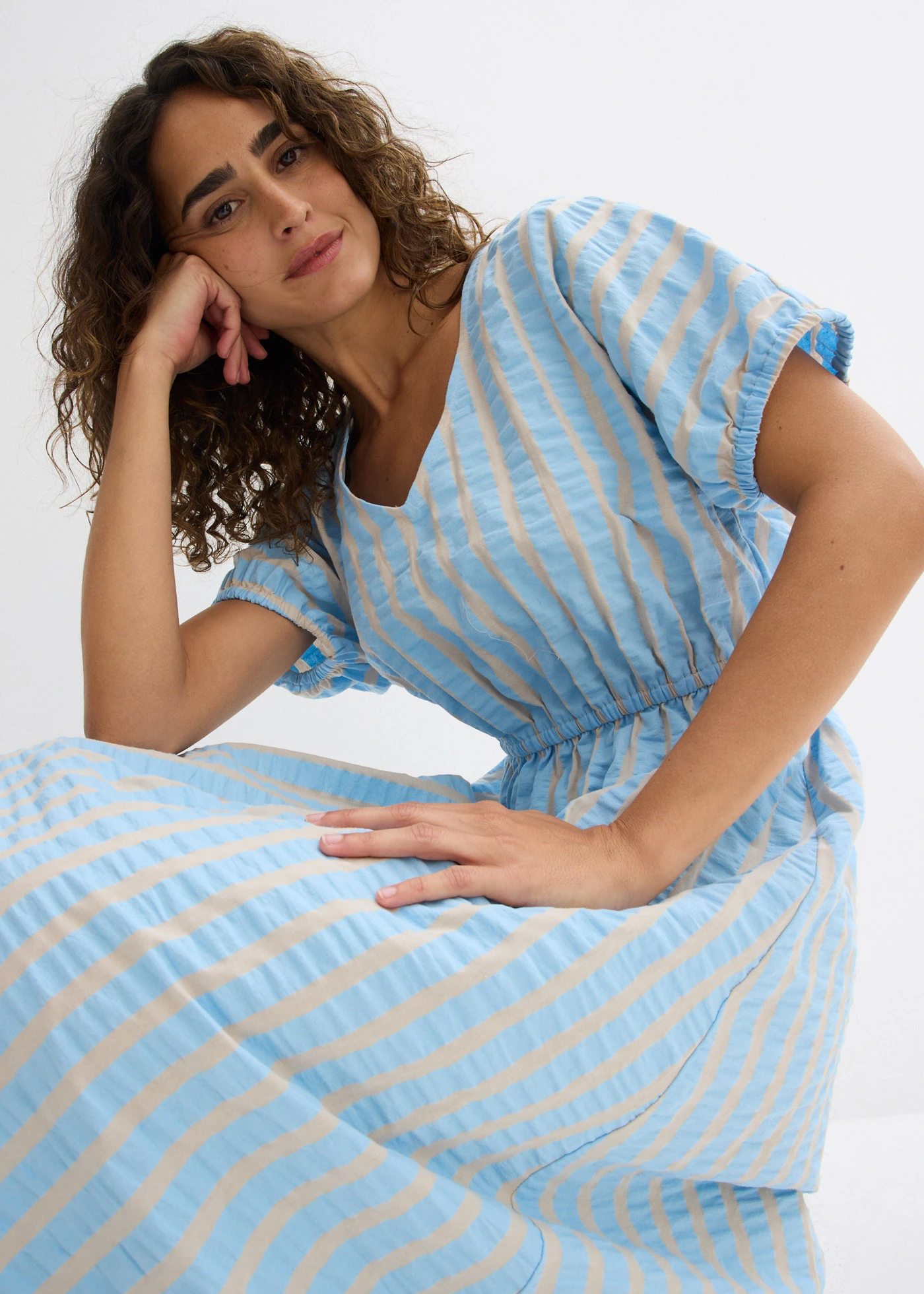 Rochie din bumbac 100% • bleu/bej nisipiu mat cu dungi • magazin bonprix