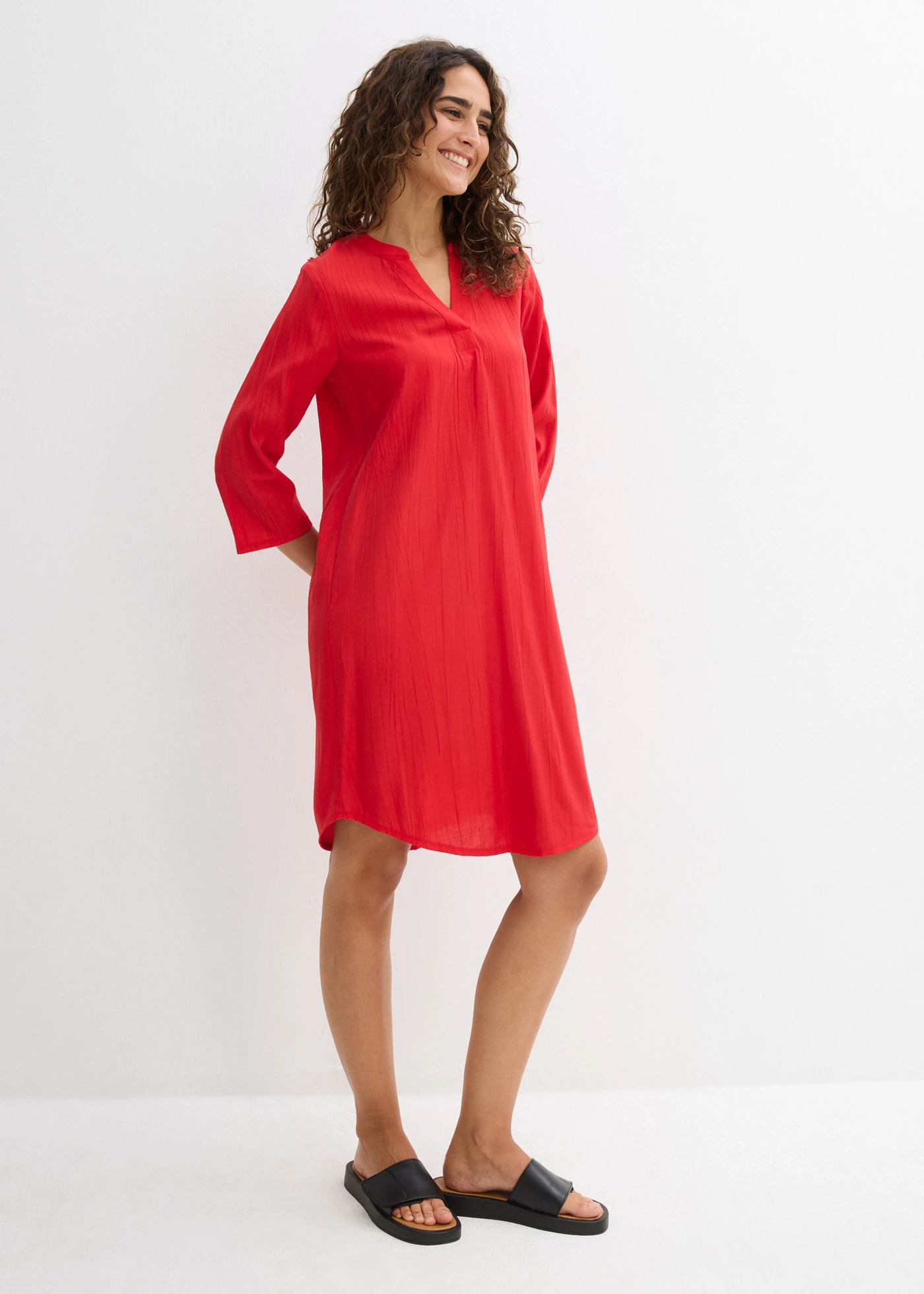 Robe-tunique texturée en viscose majoritaire • fraise • Boutique bonprix