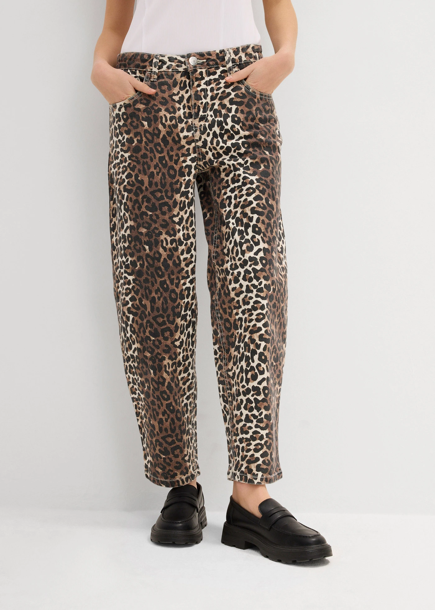 Pantalon en twill de coton extensible • naturel-noir-cognac foncé imprimé léopard • Boutique bonprix