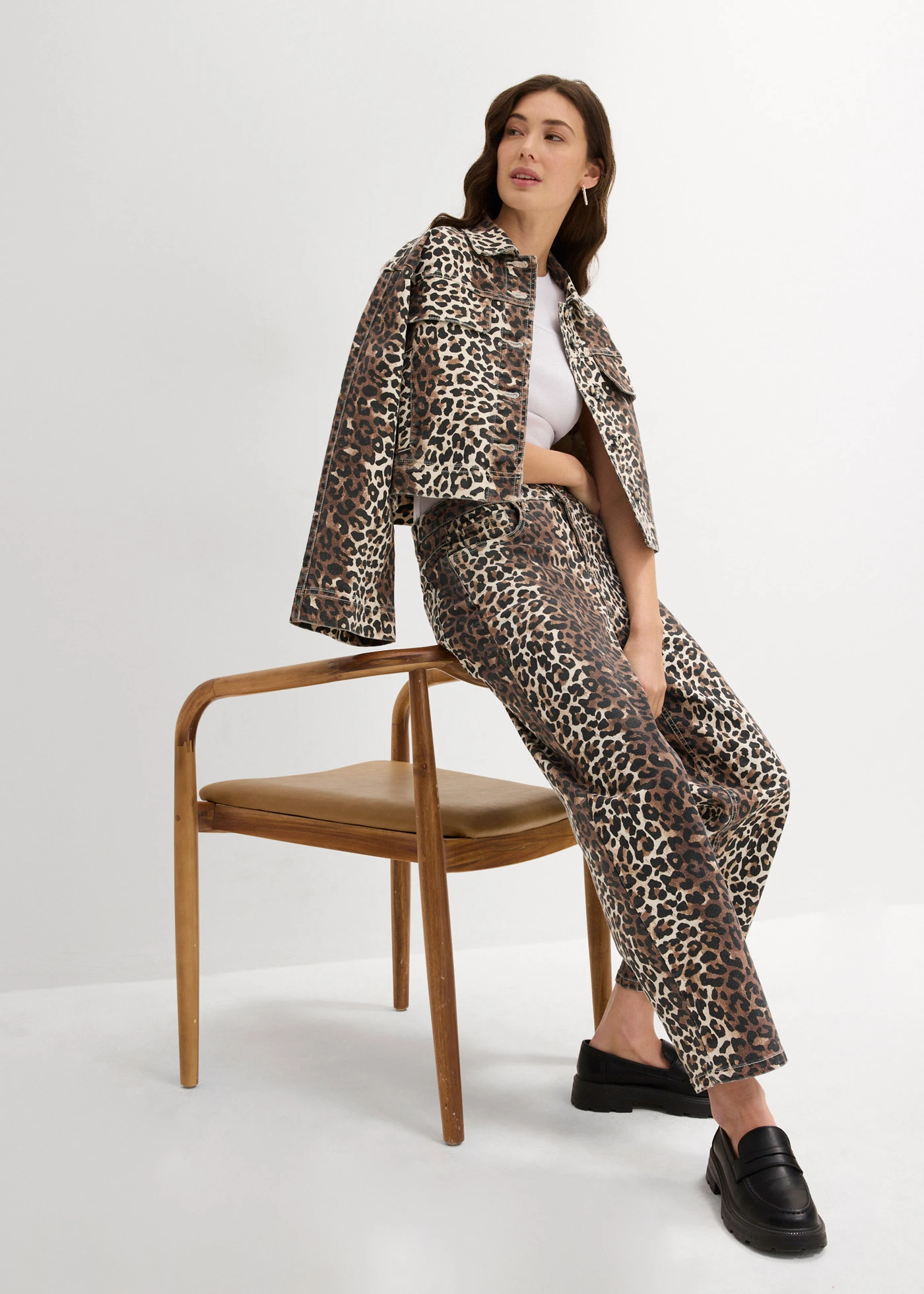 Pantalon en twill de coton extensible • naturel-noir-cognac foncé imprimé léopard • Boutique bonprix