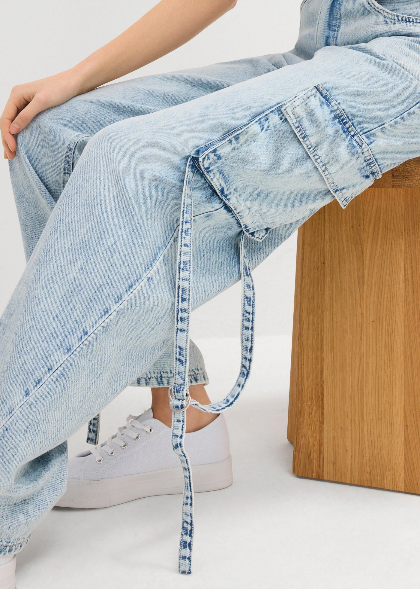 Džínsy s kapsáčami, stredná výška pásu • ľadovo modrá denim used • obchod bonprix