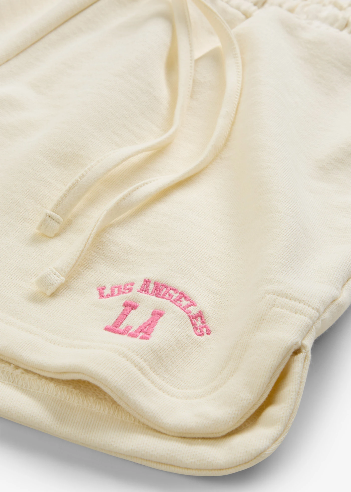 Short sweat 100% coton • crème • Boutique bonprix