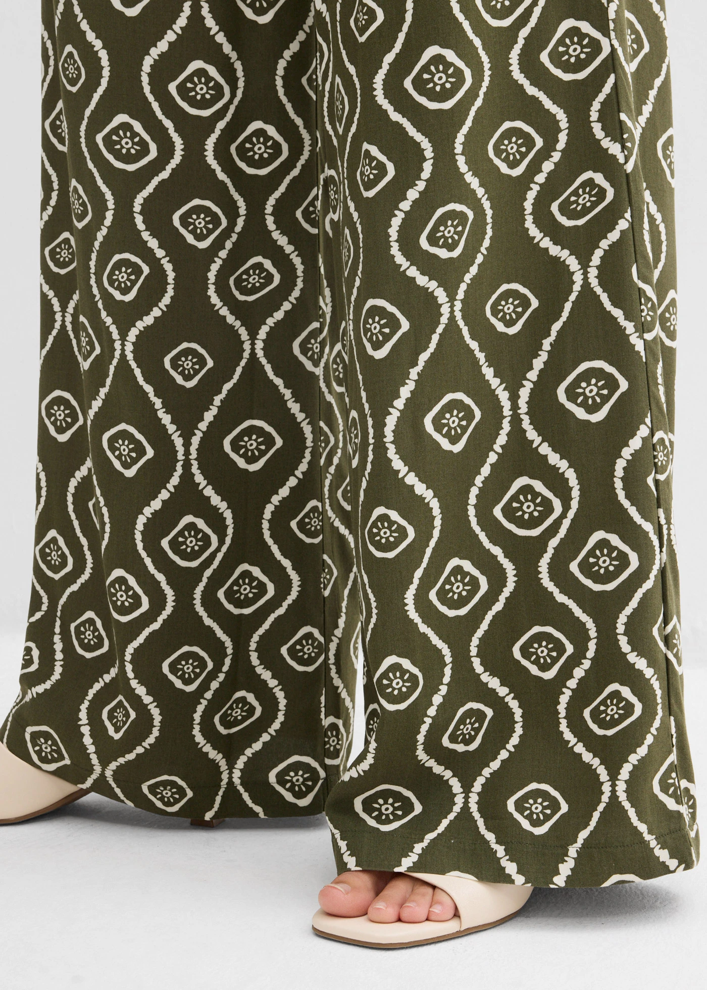 Kalhoty bez zapínání, ze splývavé viskózy • tmavě olivová s potiskem • bonprix obchod