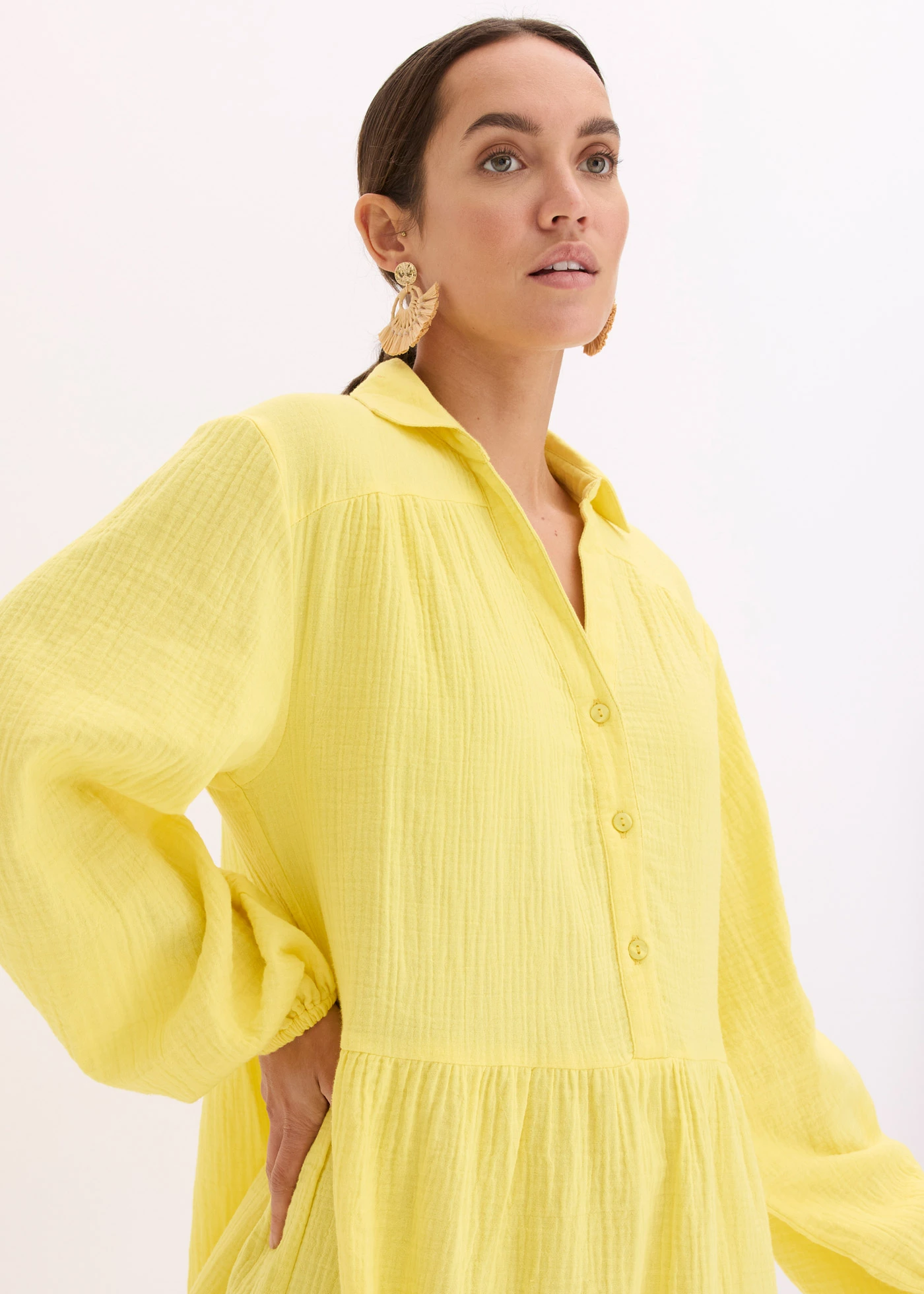 Krátké volánové šaty z mušelínu • jemně žlutá • bonprix obchod