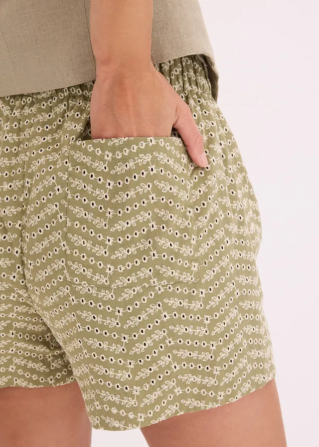 Short met broderie anglaise • olijfgroen/beige gebloemd • product-page.page-title-suffix