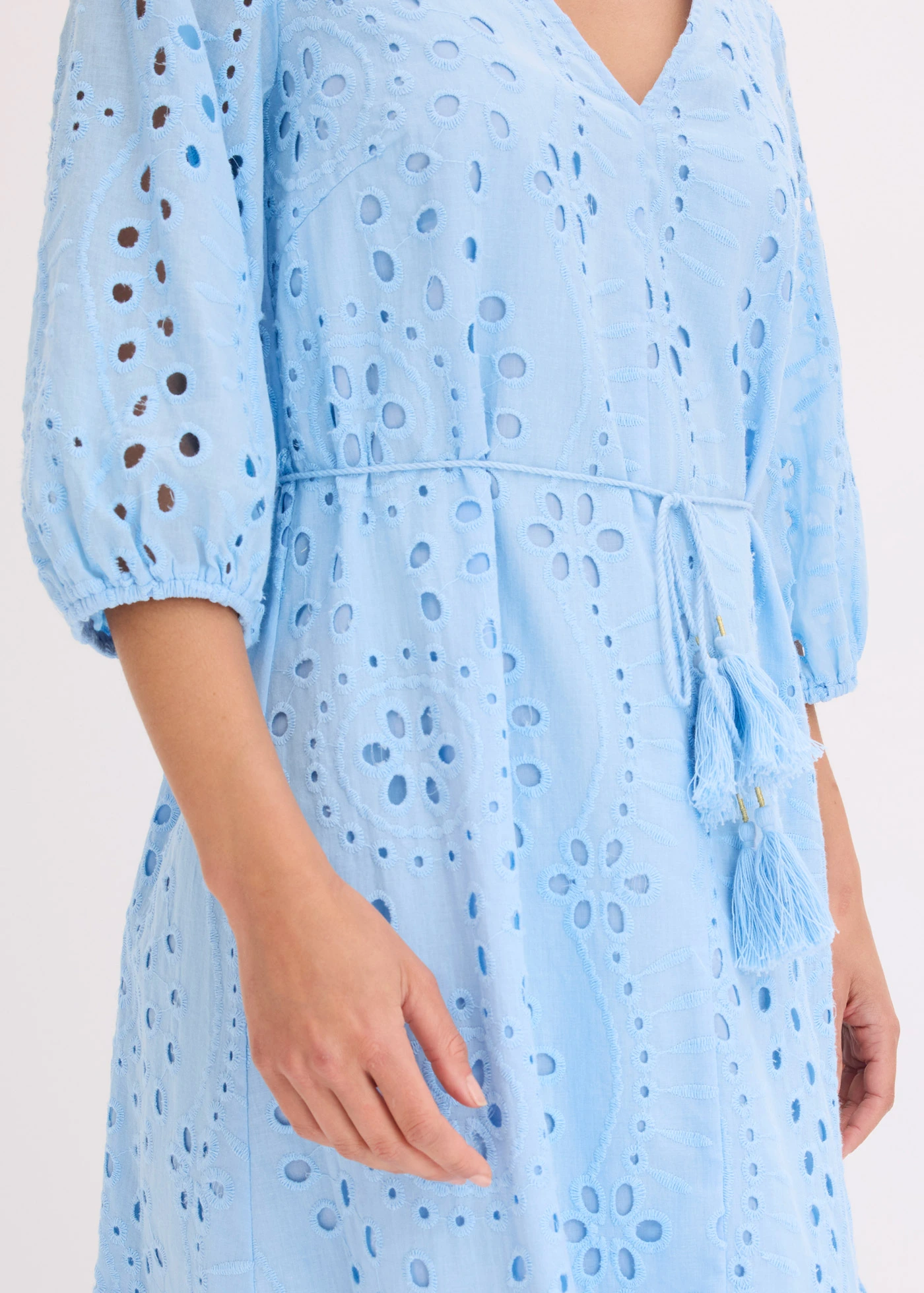 Robe midi en broderie anglaise 100% coton • bleu clair • Boutique bonprix