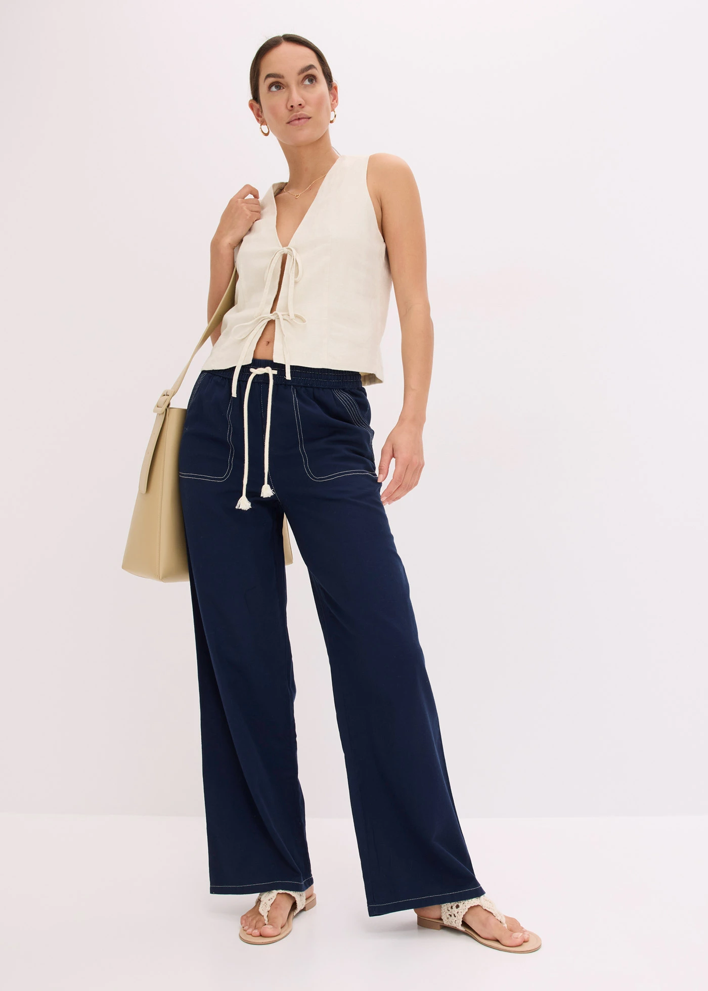 Lichte twill broek met een koord en naden in een contrastkleur • donkerblauw-ecru • bonprix online shop