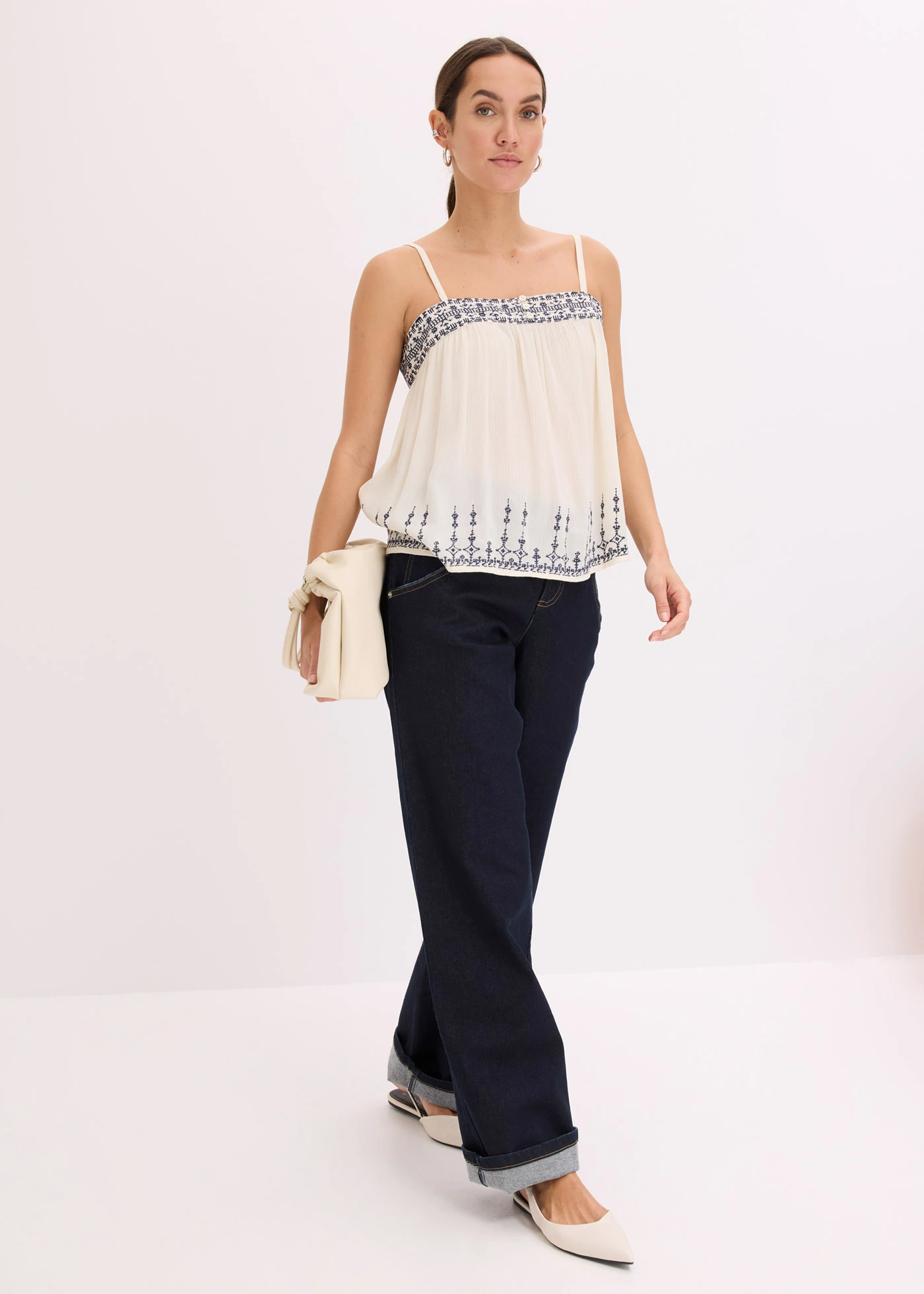 Top brodé à fines bretelles • écru-bleu foncé imprimé • Boutique bonprix