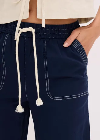Lichte twill broek met een koord en naden in een contrastkleur • donkerblauw-ecru • bonprix online shop