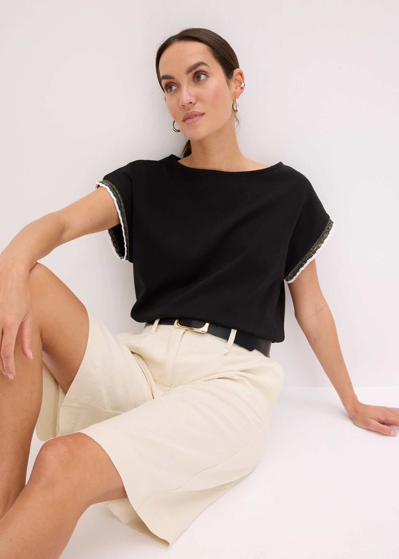 T-shirt en coton à bordure contrastante • noir • Boutique bonprix