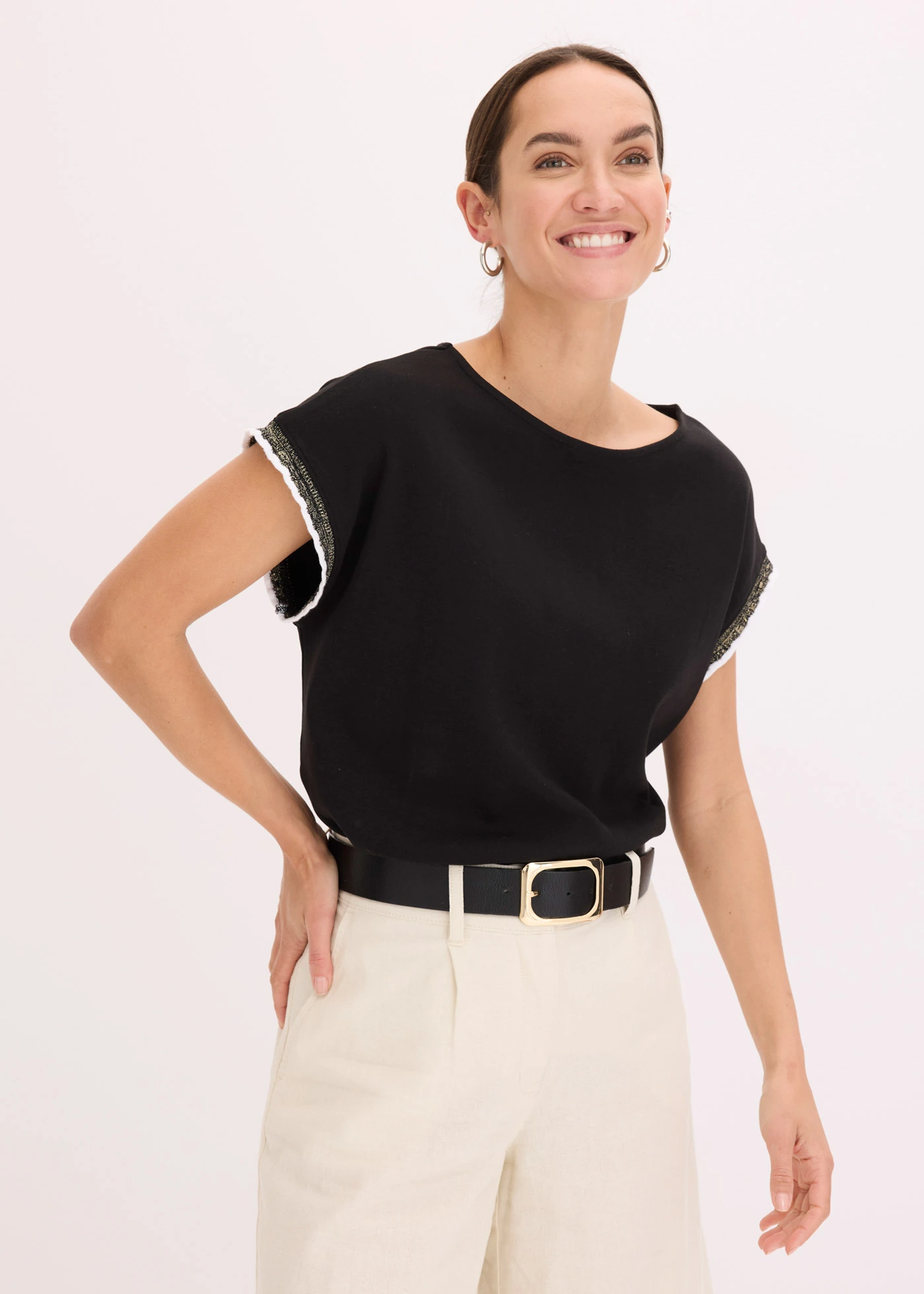 T-shirt en coton à liseré contrastant • noir • Boutique bonprix