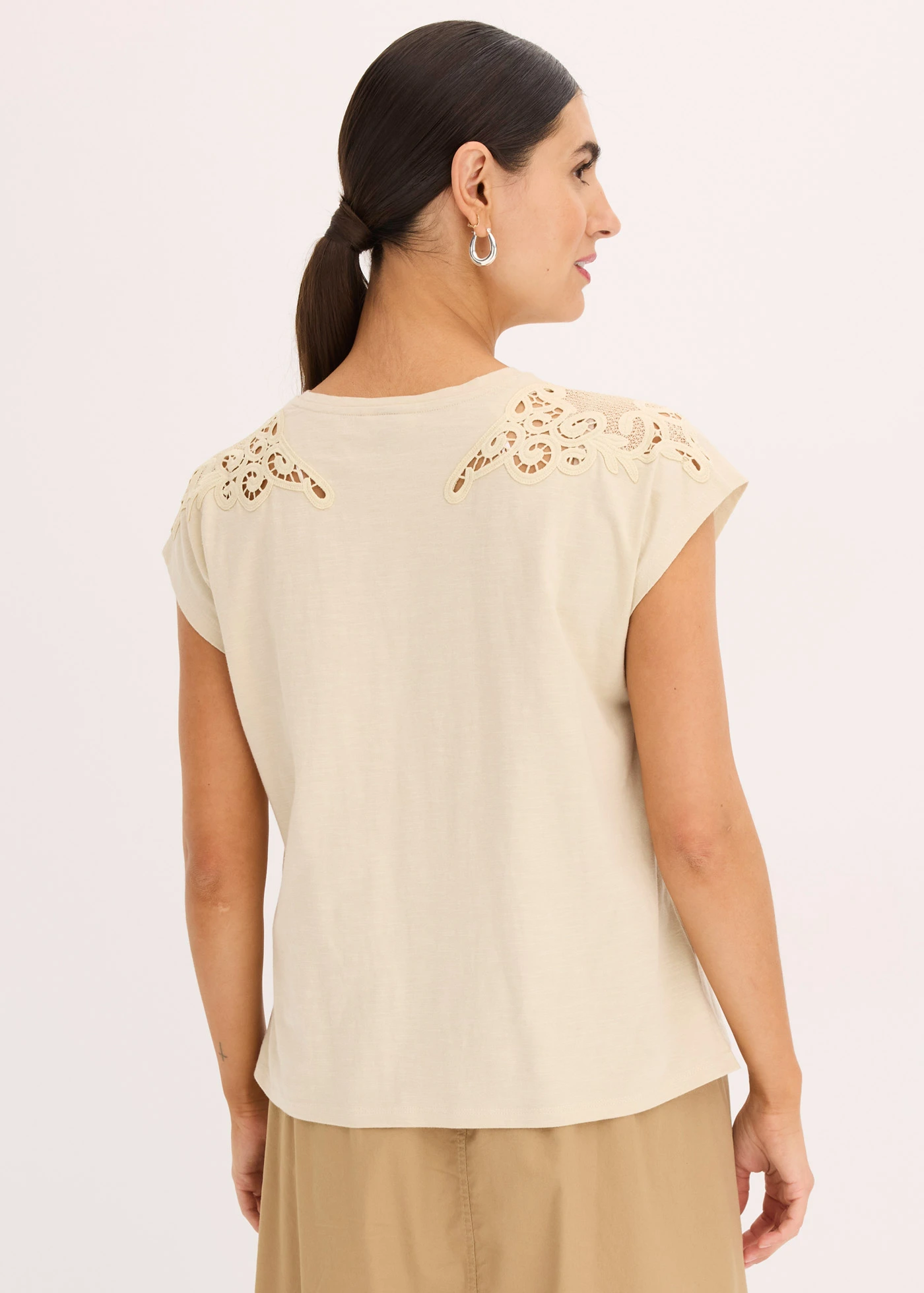 Shirt met gehaakt detail • lichtsand • bonprix online shop