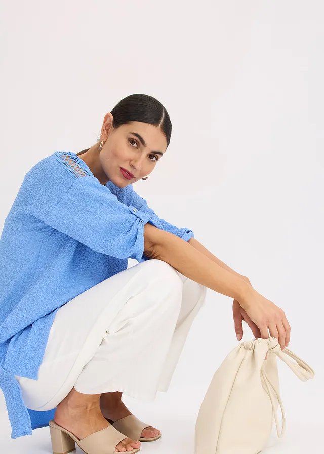 Blouse texturée avec bande de dentelle • bleu moyen • product-page.page-title-suffix
