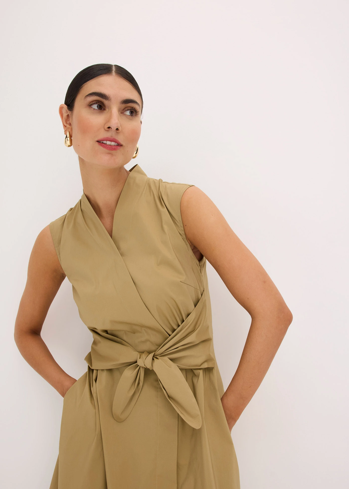 Rochie cu element interesant de legare • maro-kaki • magazin bonprix