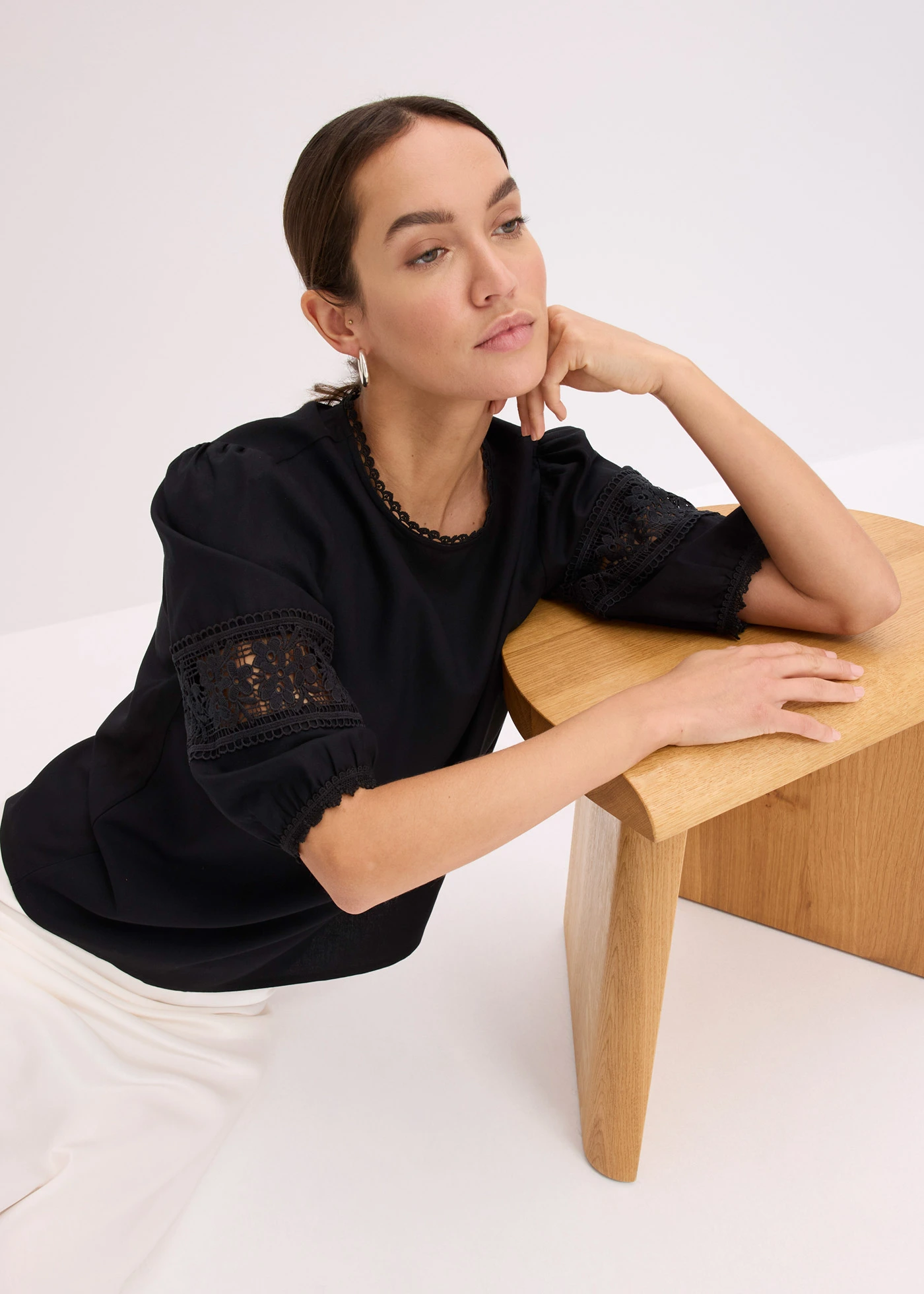 Rövid ujjú blúz lenvászonnal • fekete • bonprix áruház