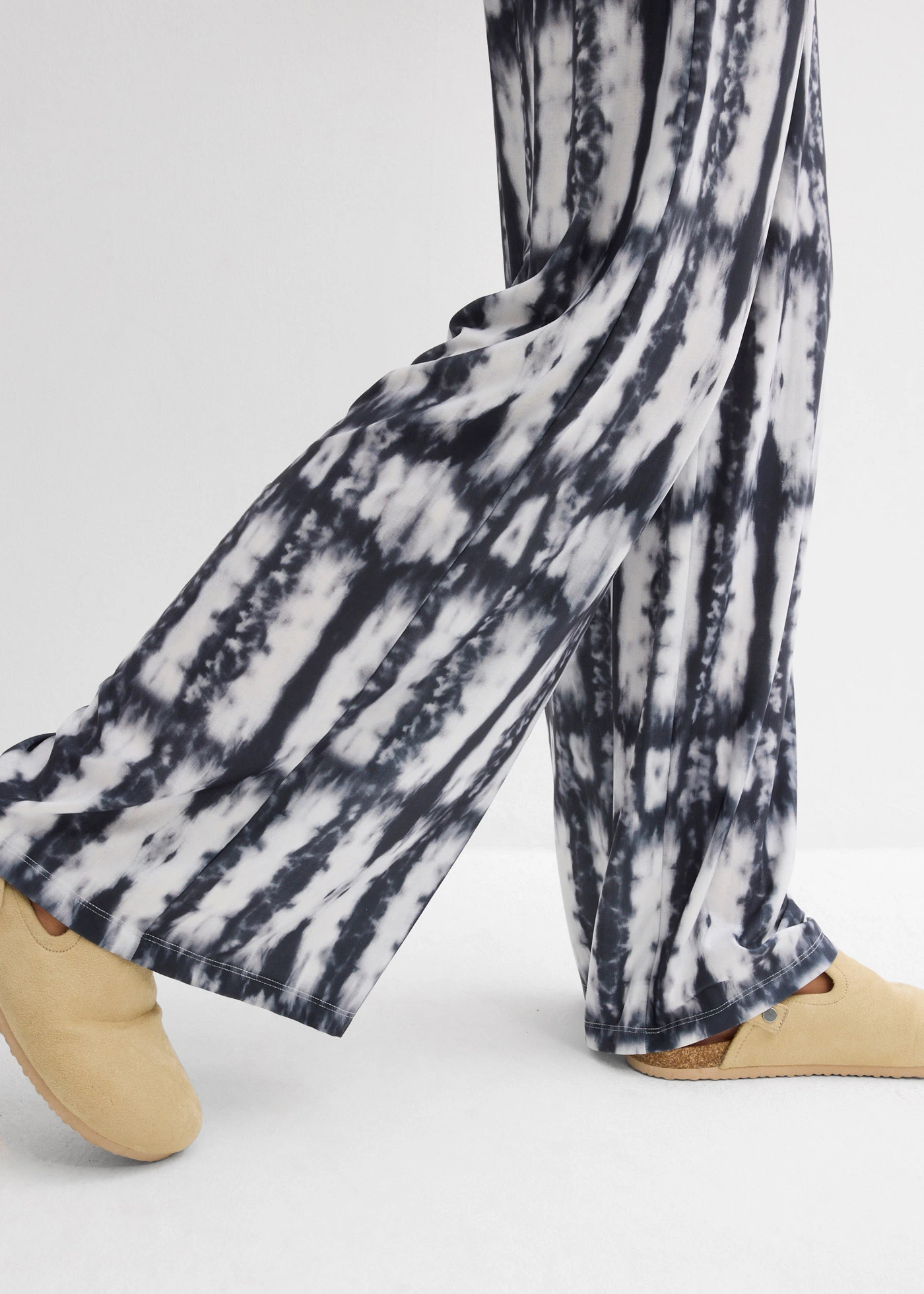 Wijde broek • zwart-wit batik gedessineerd • bonprix online shop