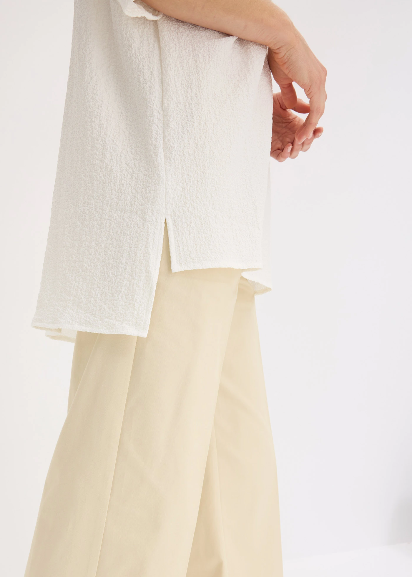 Halenka se strukturou a krajkovým pásem • přírodní bílá • bonprix obchod