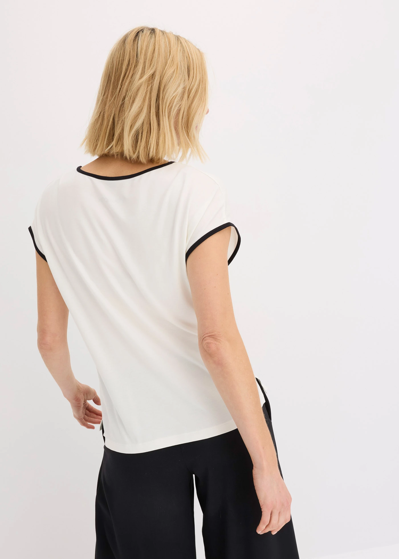 Tričko s kontrastným lemovaním • biela vlna/čierna potlačená • obchod bonprix