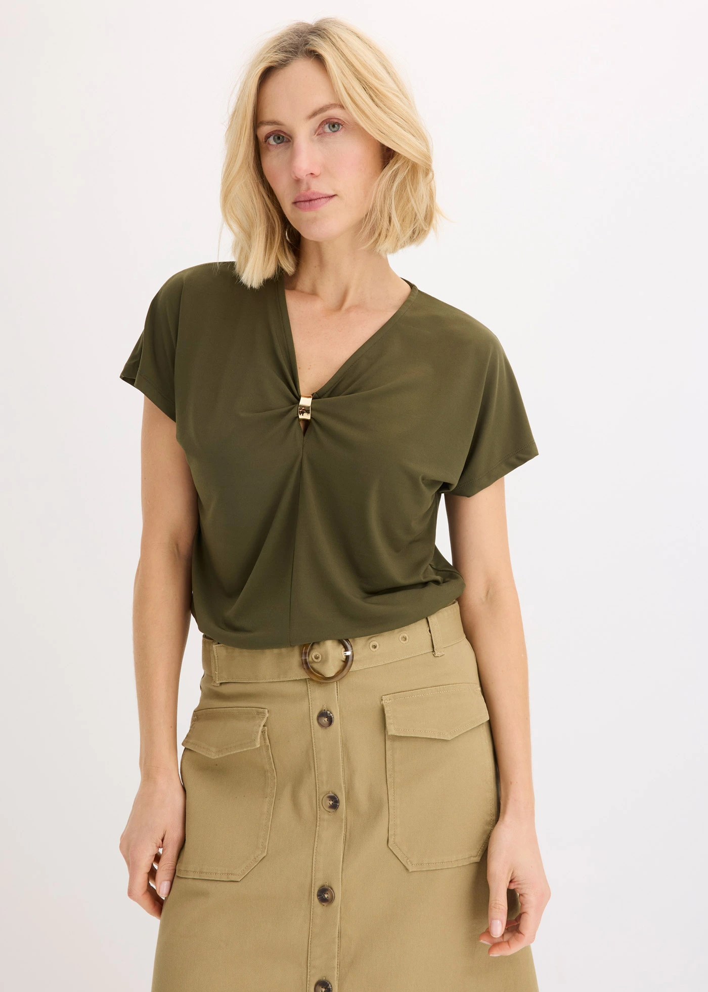 T-shirt z ozdobnym kółeczkiem • ciemny oliwkowy • sklep bonprix