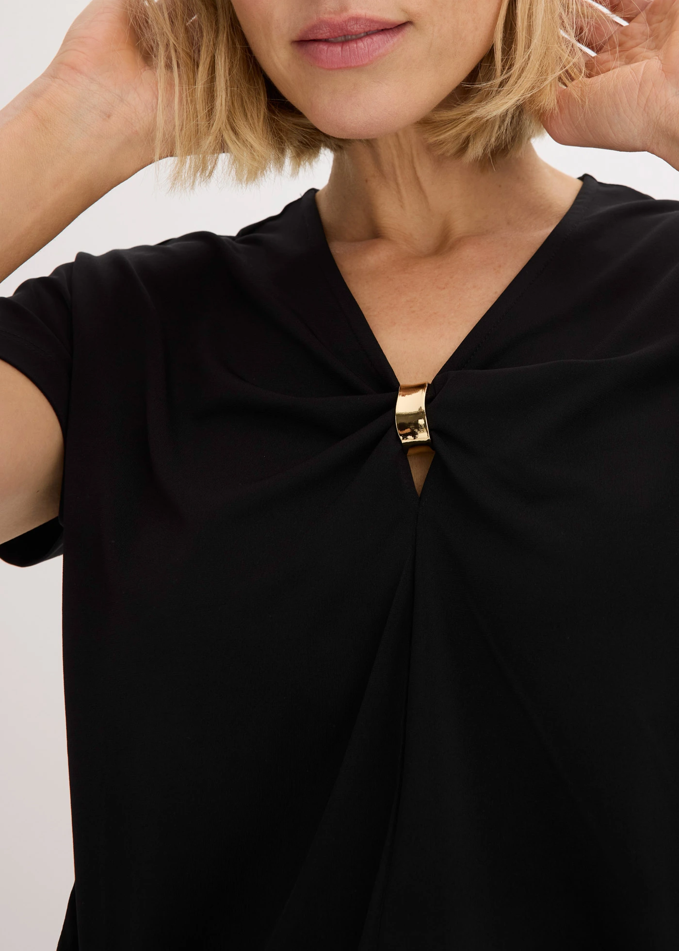 Tričko s ozdobným kroužkem • černá • bonprix obchod