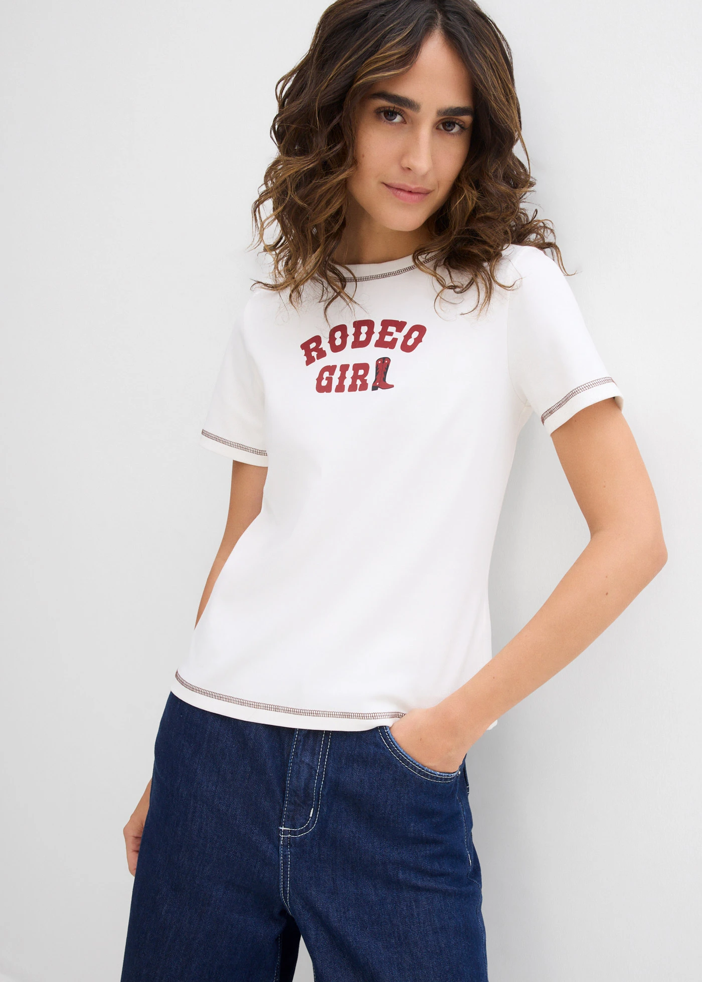 T-shirt van biologisch katoen • wolwit-donkerrood met print • bonprix online shop