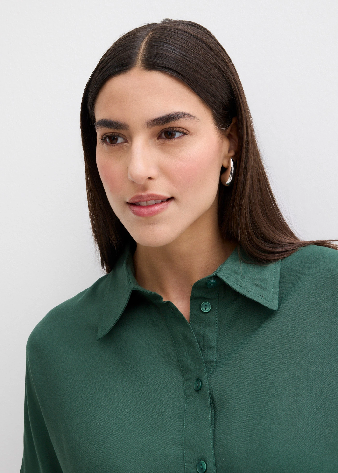 Halenkové šaty z jemné viskózy • stínová zelená • bonprix obchod