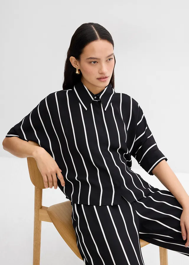 Blouse met korte mouwen van gestructureerde crêpe • zwart-wolwit gestreept • product-page.page-title-suffix