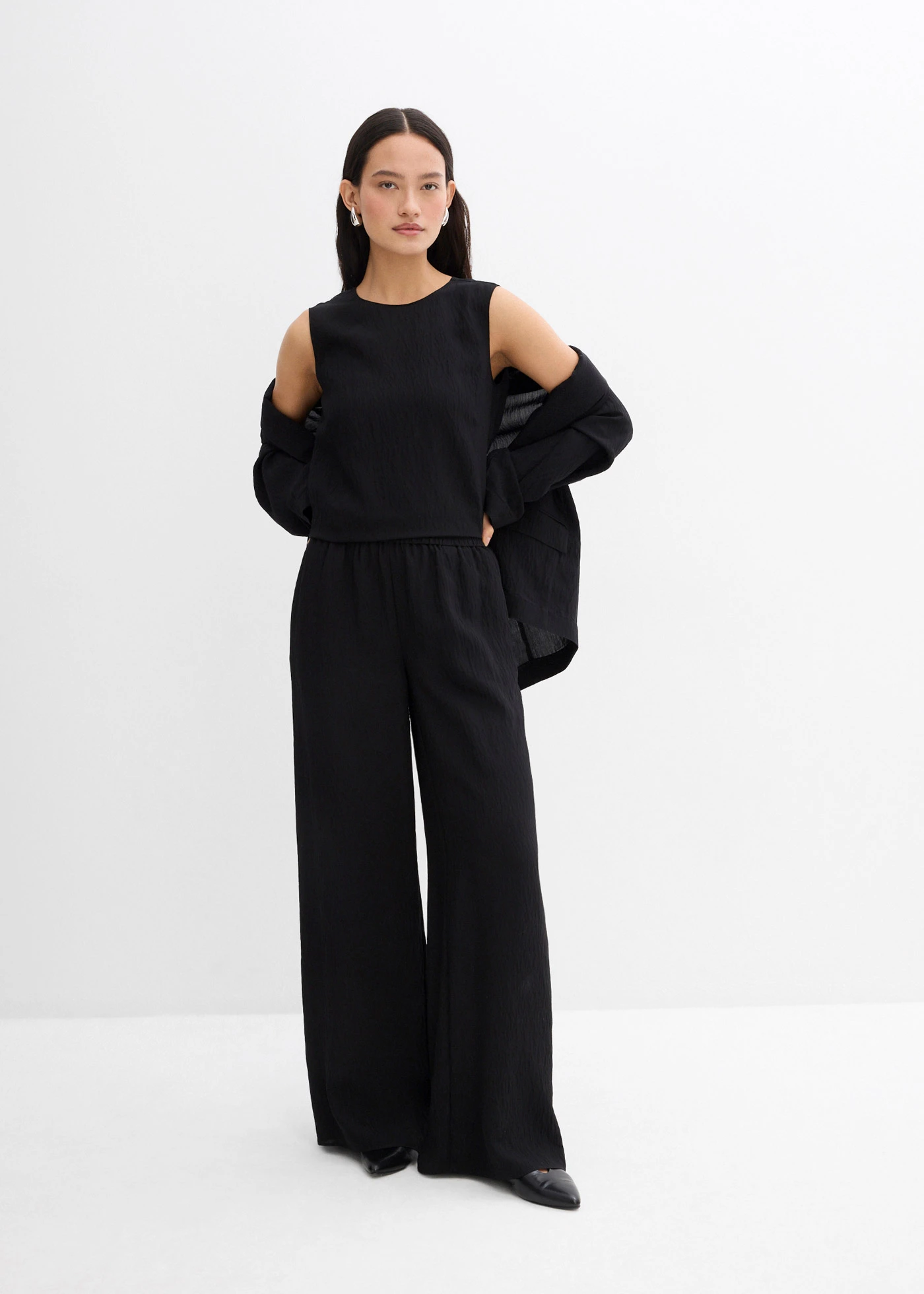 Broek van gestructureerde crinkle-viscosemix • zwart • bonprix online shop