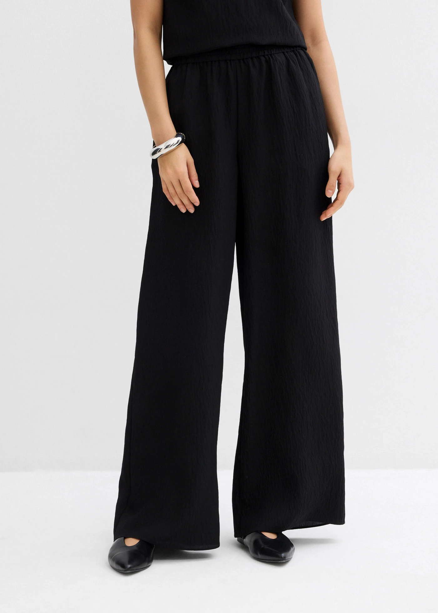 Broek van gestructureerde crinkle-viscosemix • zwart • bonprix online shop