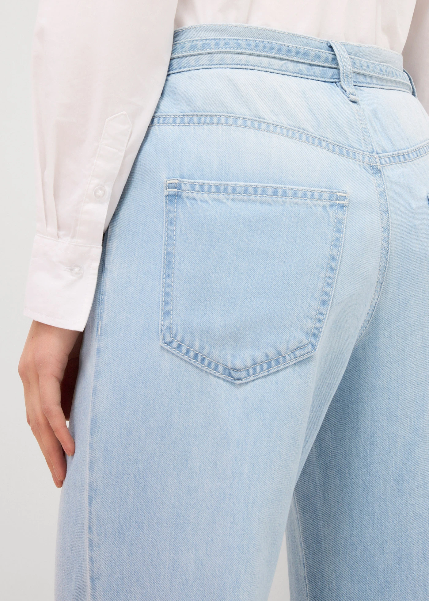 Dżinsy wide leg, średni stan, z paskiem • jasnoniebieski denim "used" • sklep bonprix