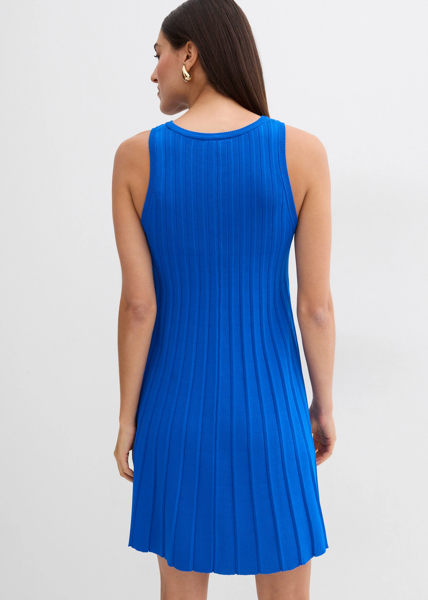 Pletené šaty s áčkovou liní, ze směsi s viskózou • azurově modrá • bonprix obchod