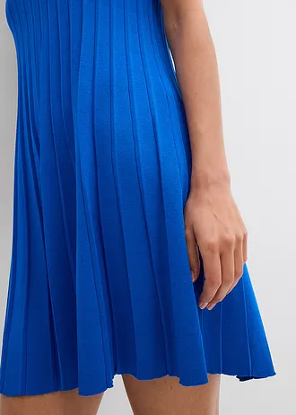 Pletené šaty s áčkovou liní, ze směsi s viskózou • azurově modrá • bonprix obchod