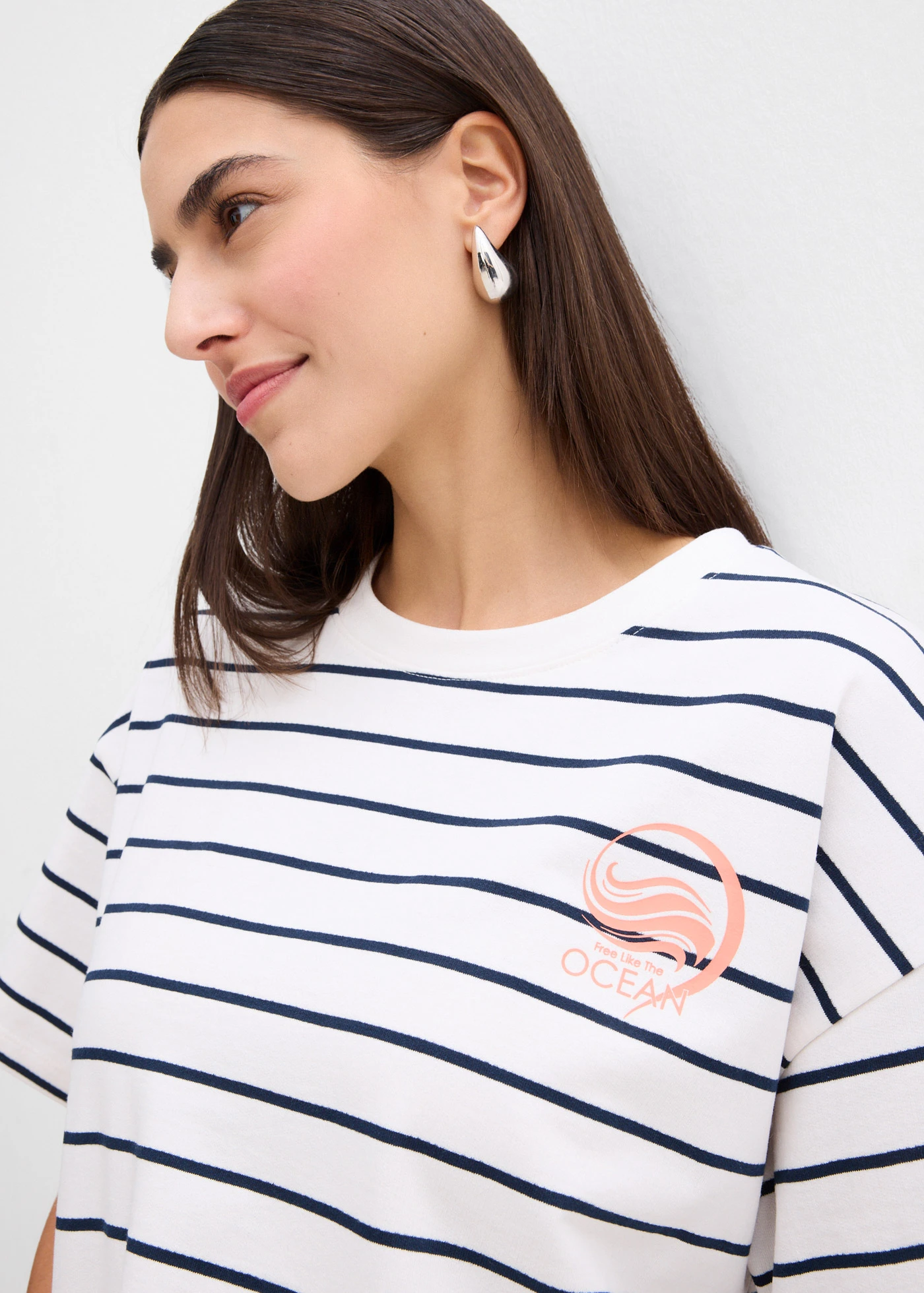 Sweat doux en coton mélangé • blanc cassé-bleu foncé rayé • Boutique bonprix