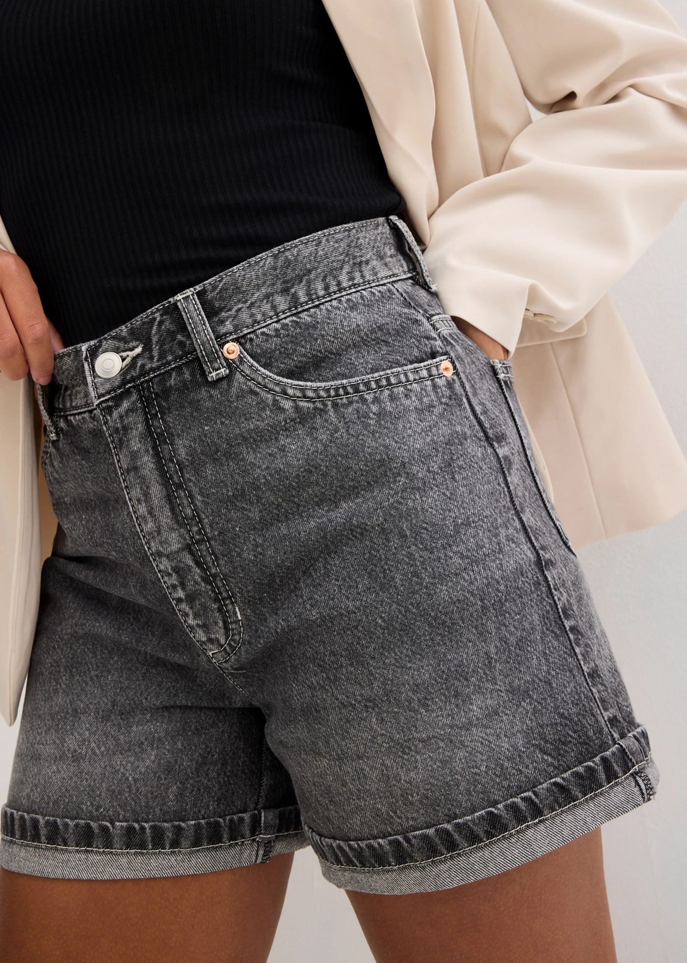 Džínové šortky High Waist, nízký podíl streče • černý denim used • bonprix obchod