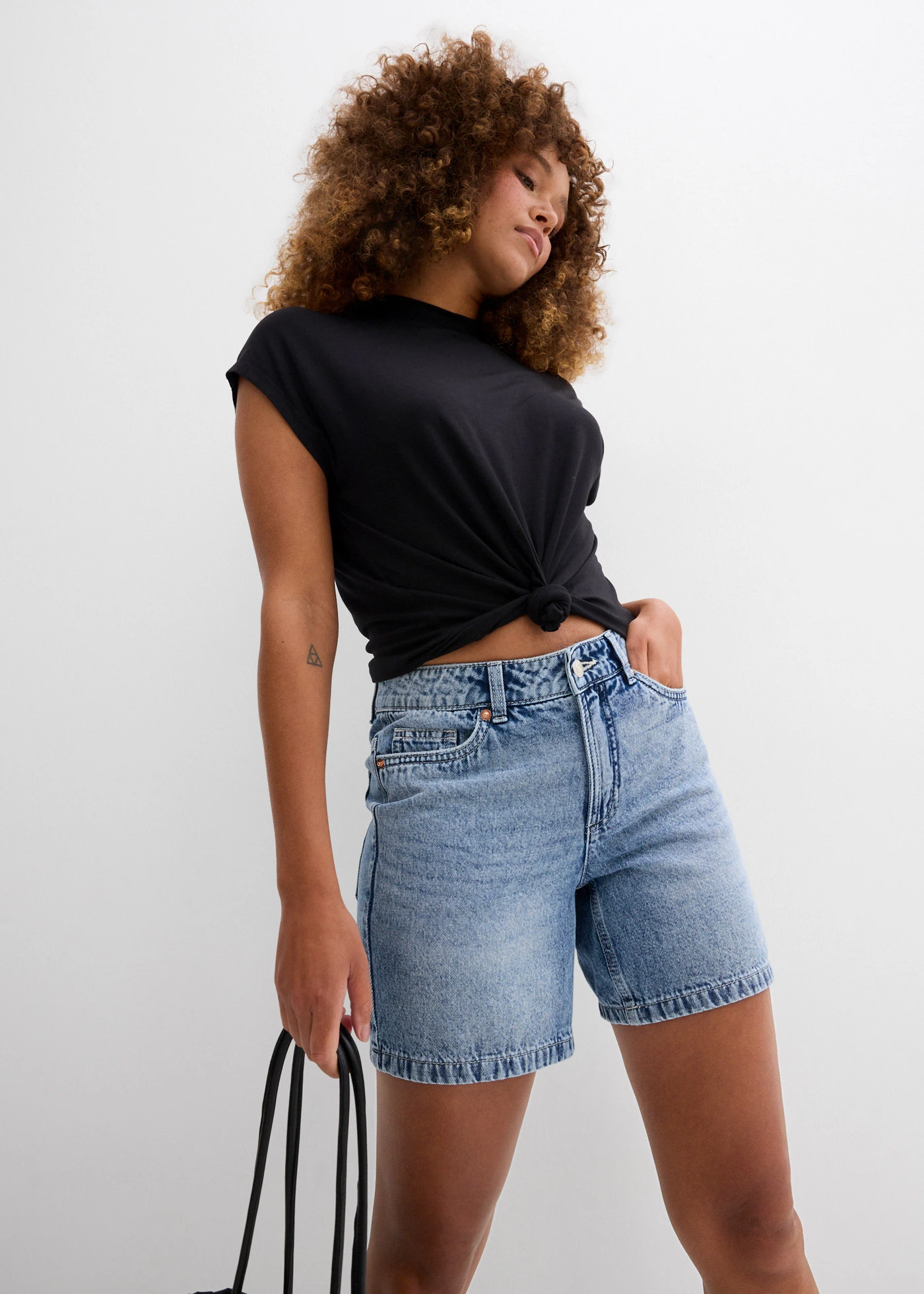 Jeansshort, mid waist • blauw denim used • bonprix online shop