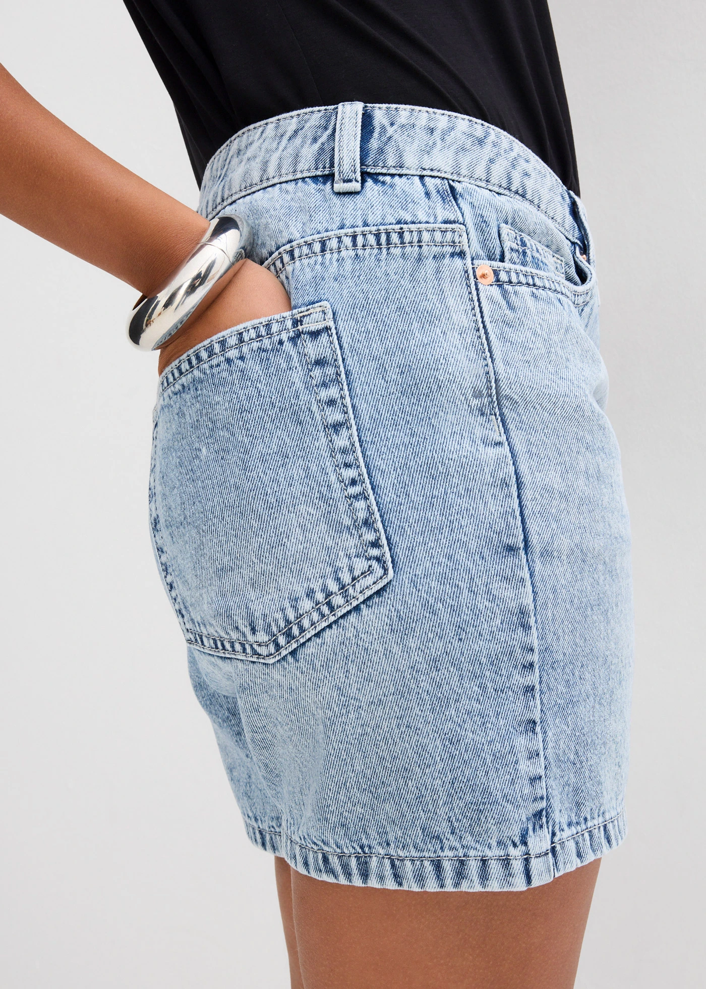 Jeansshort, mid waist • ijsblauw denim used • bonprix online shop