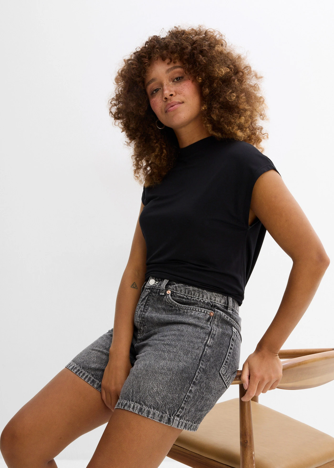 Bermuda en jean taille mi-haute, peu extensible • noir denim used • Boutique bonprix