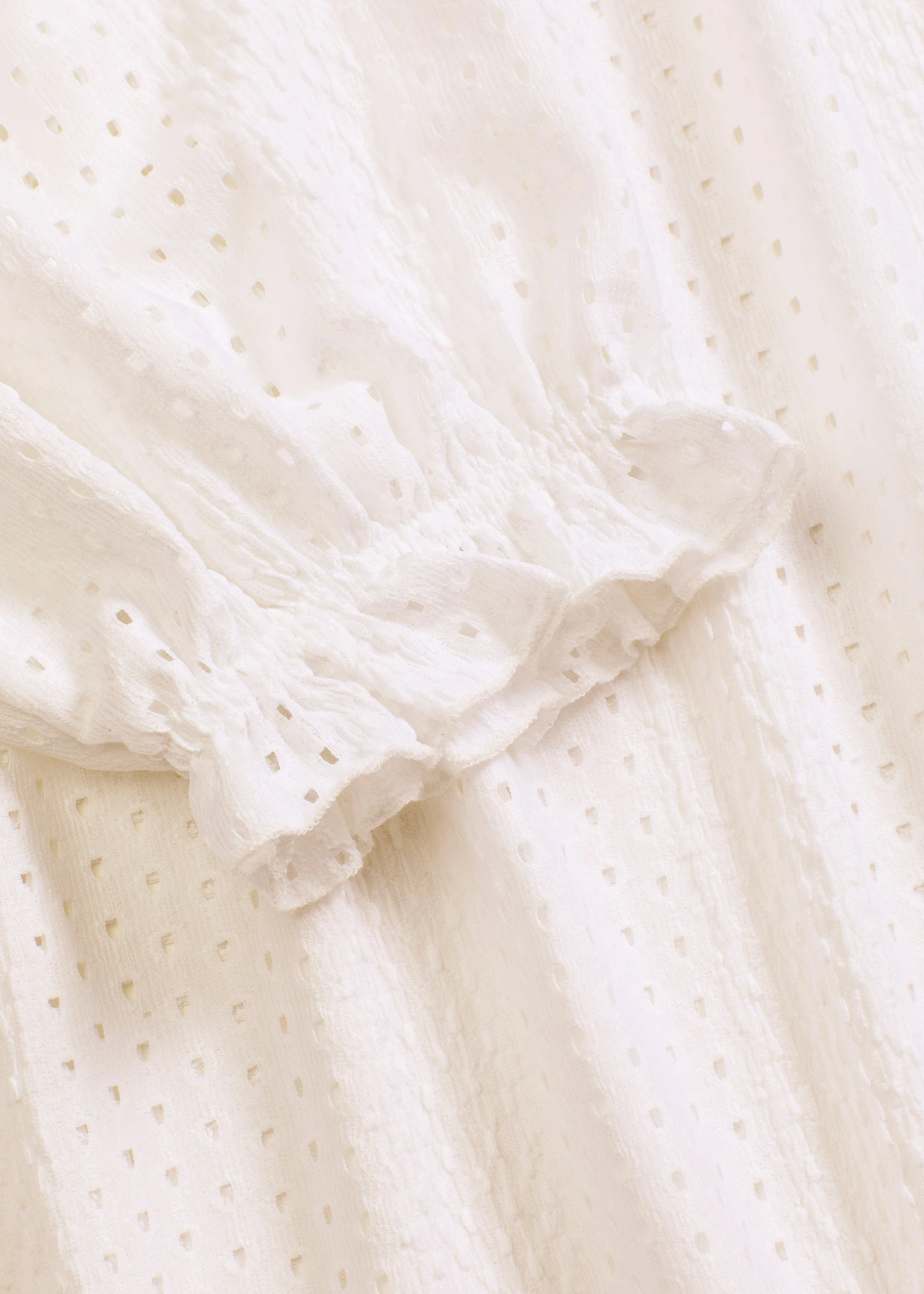 Shirt met broderie anglaise en volants • wit • bonprix online shop