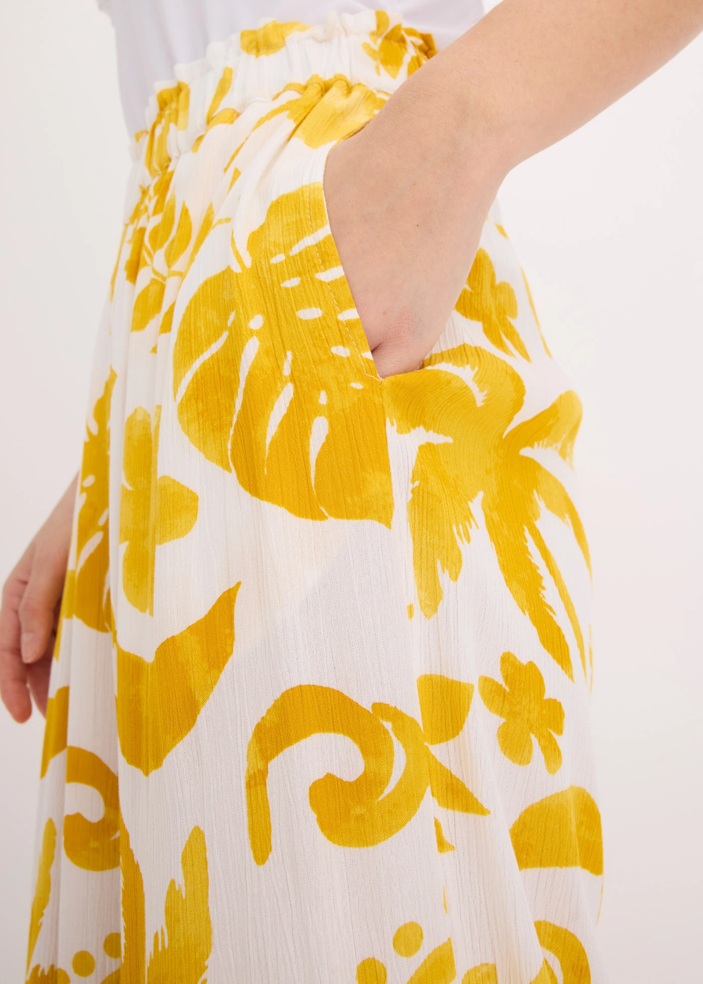 Wijde broek van gestructureerde viscose • wit-lemoncurry • bonprix online shop