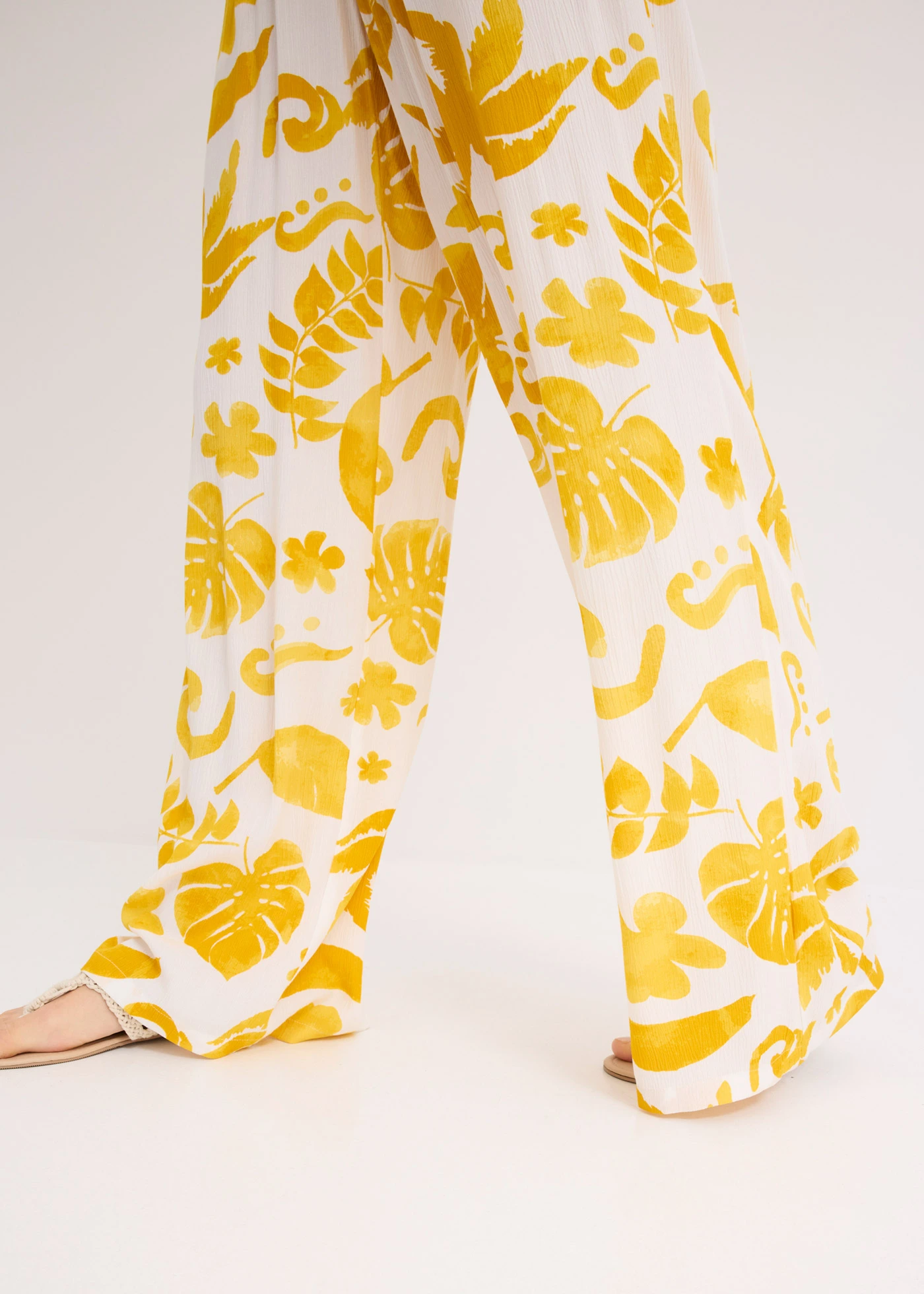 Wijde broek van gestructureerde viscose • wit-lemoncurry • bonprix online shop