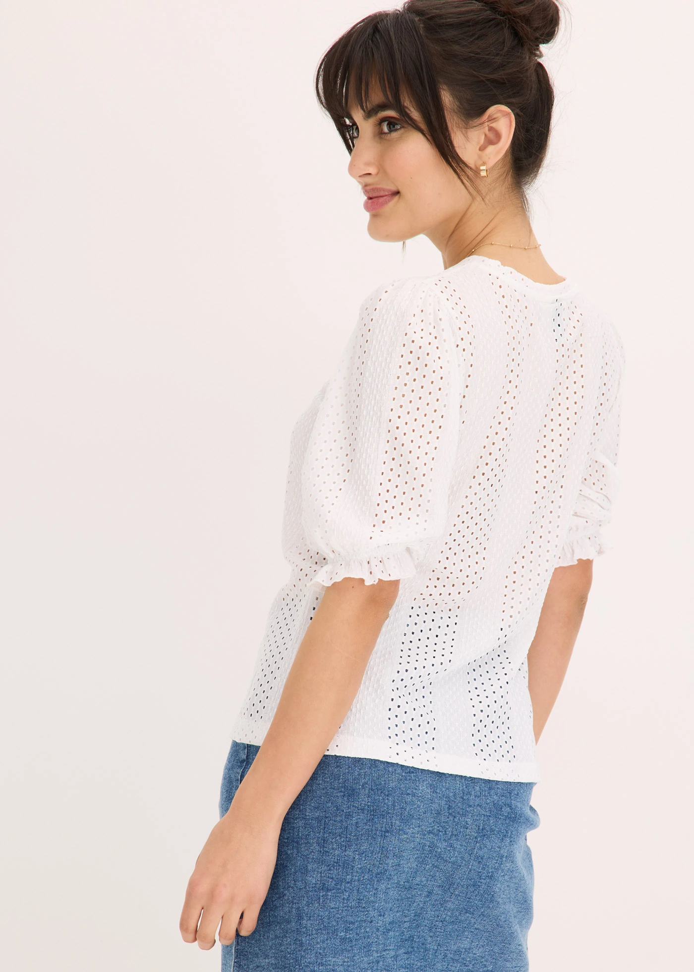 Shirt met broderie anglaise en volants • wit • bonprix online shop