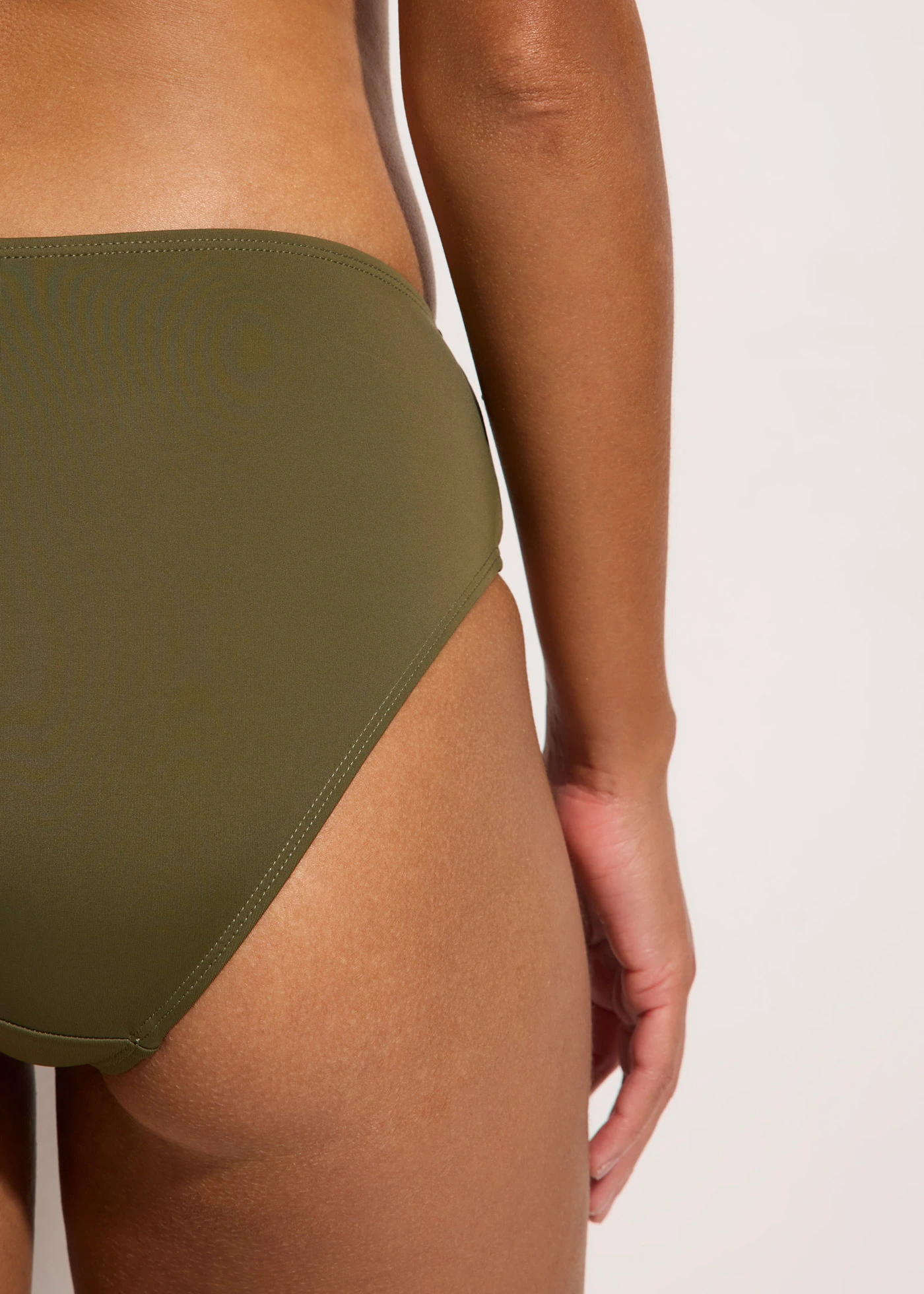 Slip (set/2 buc.) • oliv închis/negru • magazin bonprix