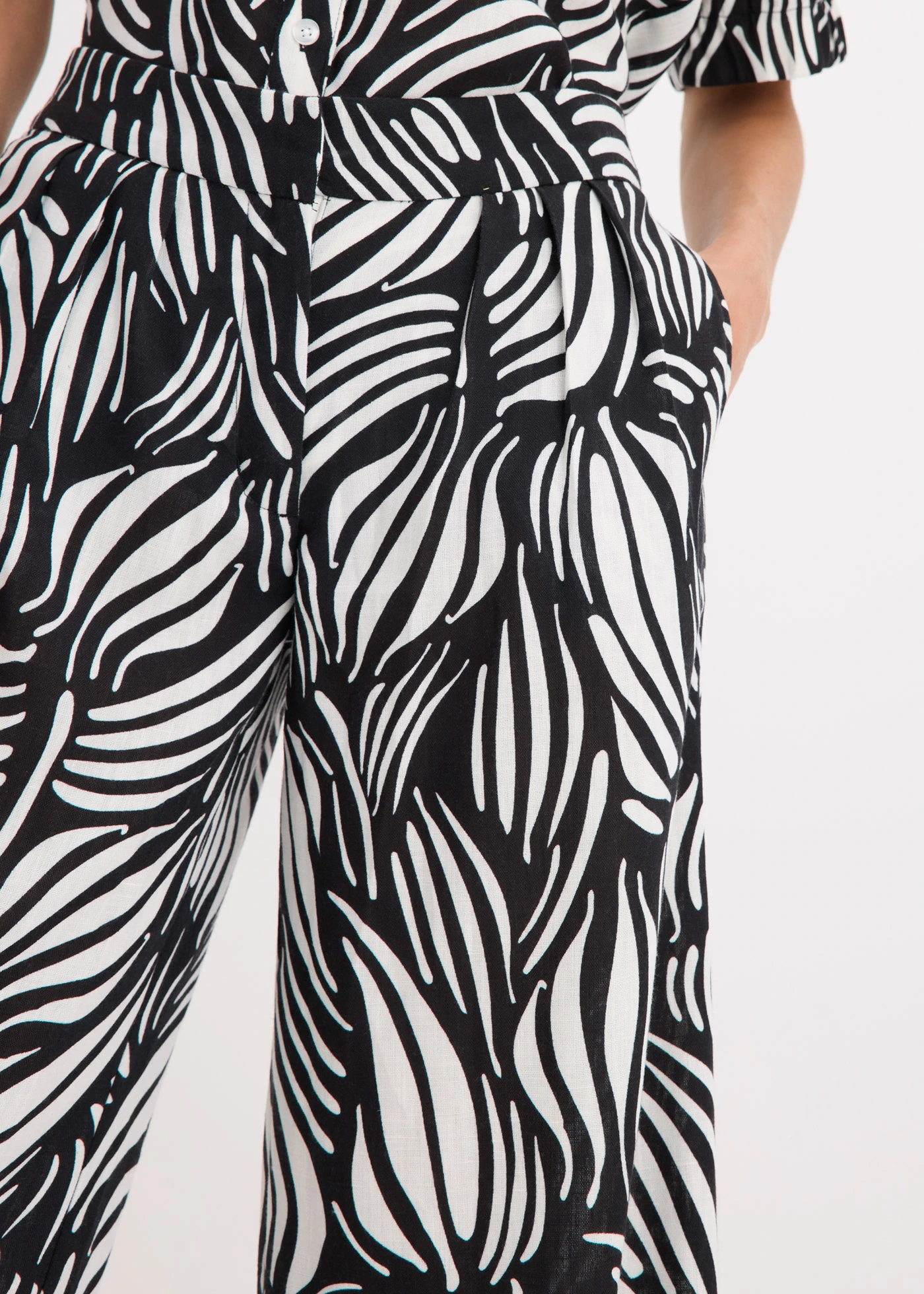 Palazzo kalhoty s pohodlnou pasovkou • černo-přírodní bílá s potiskem • bonprix obchod