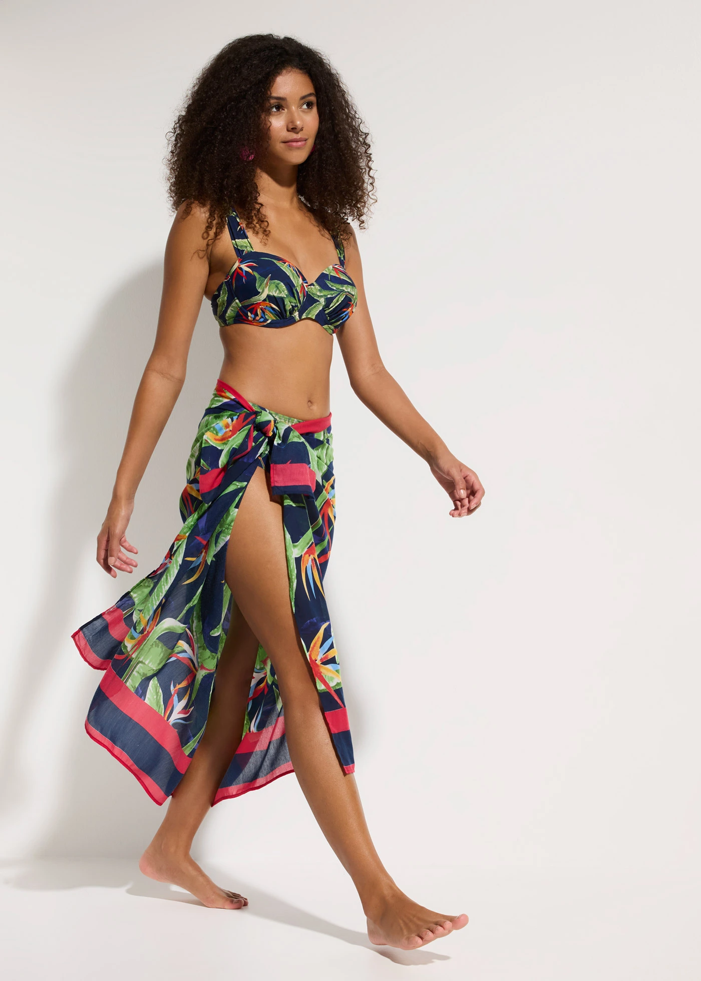 Strandpareo • donkerblauw-groen-rood gebloemd • bonprix online shop