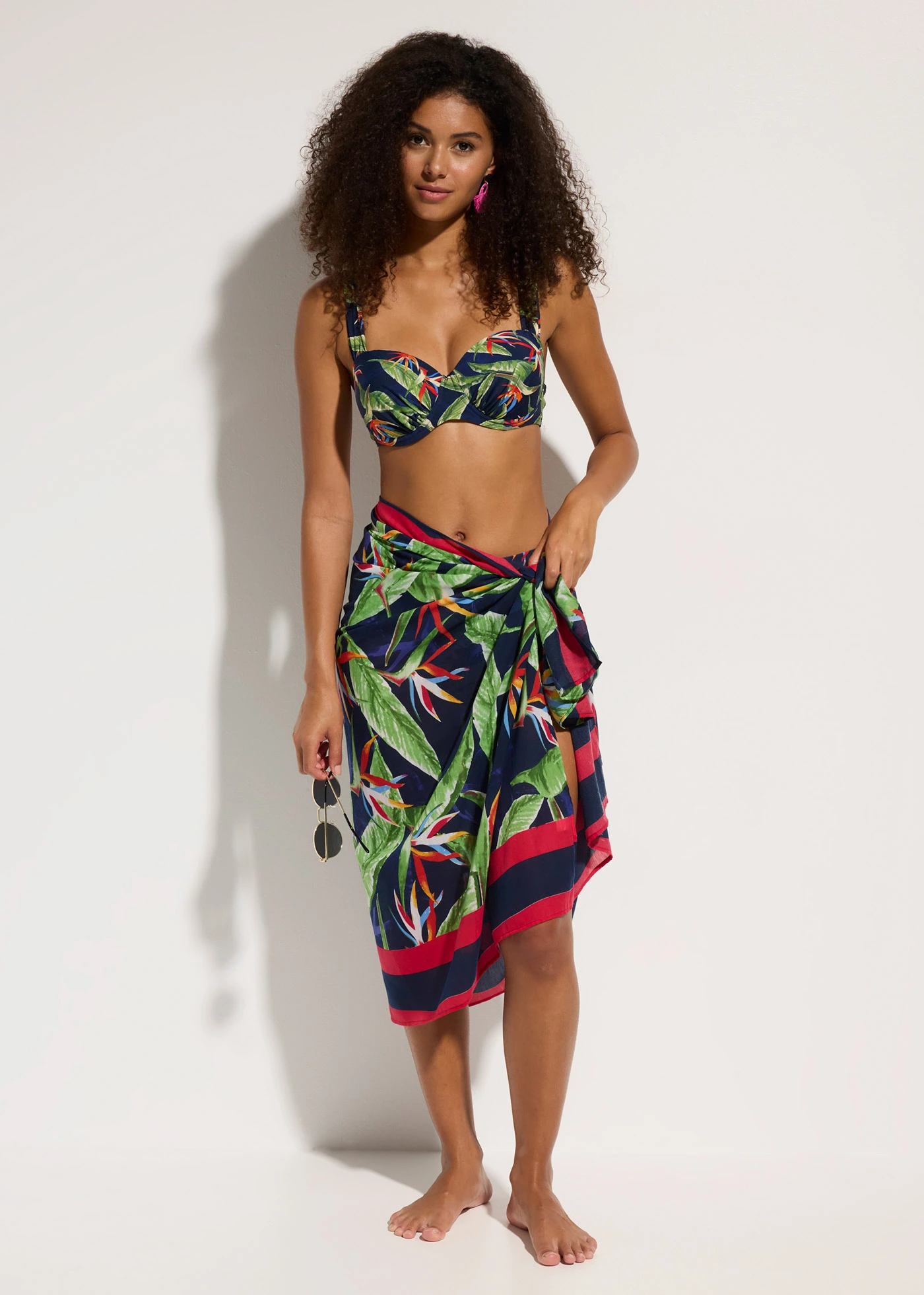 Strandpareo • donkerblauw-groen-rood gebloemd • bonprix online shop