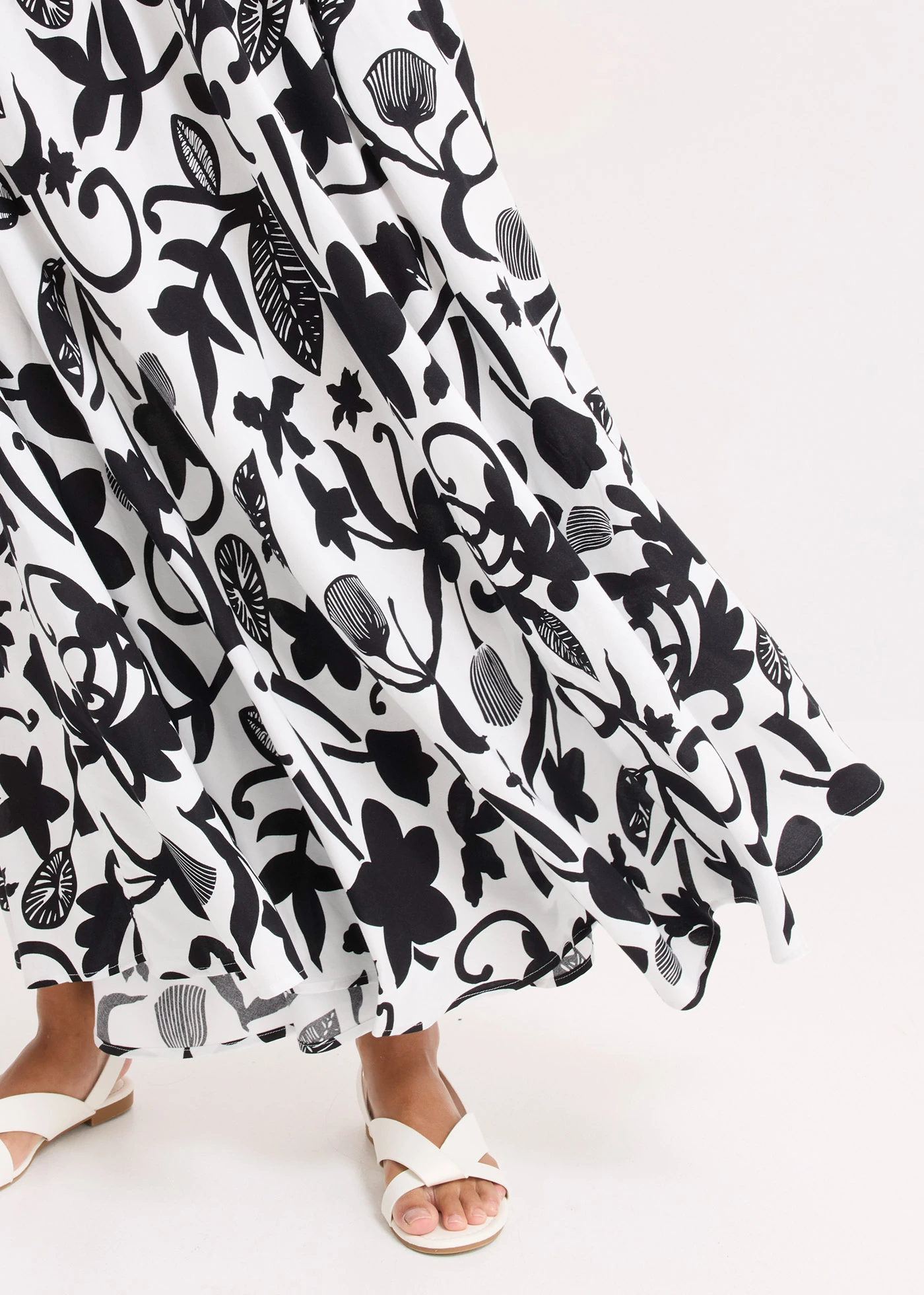 Jupe longue en viscose fluide • écru/noir floral • Boutique bonprix